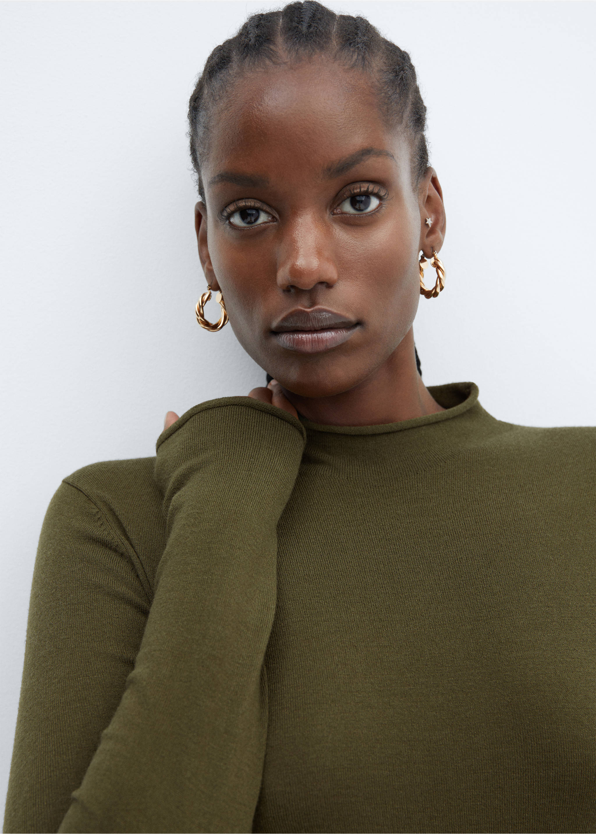 Knitted dress with side slit - Details of the article 4, Khaki. Ref: 57015796-00.