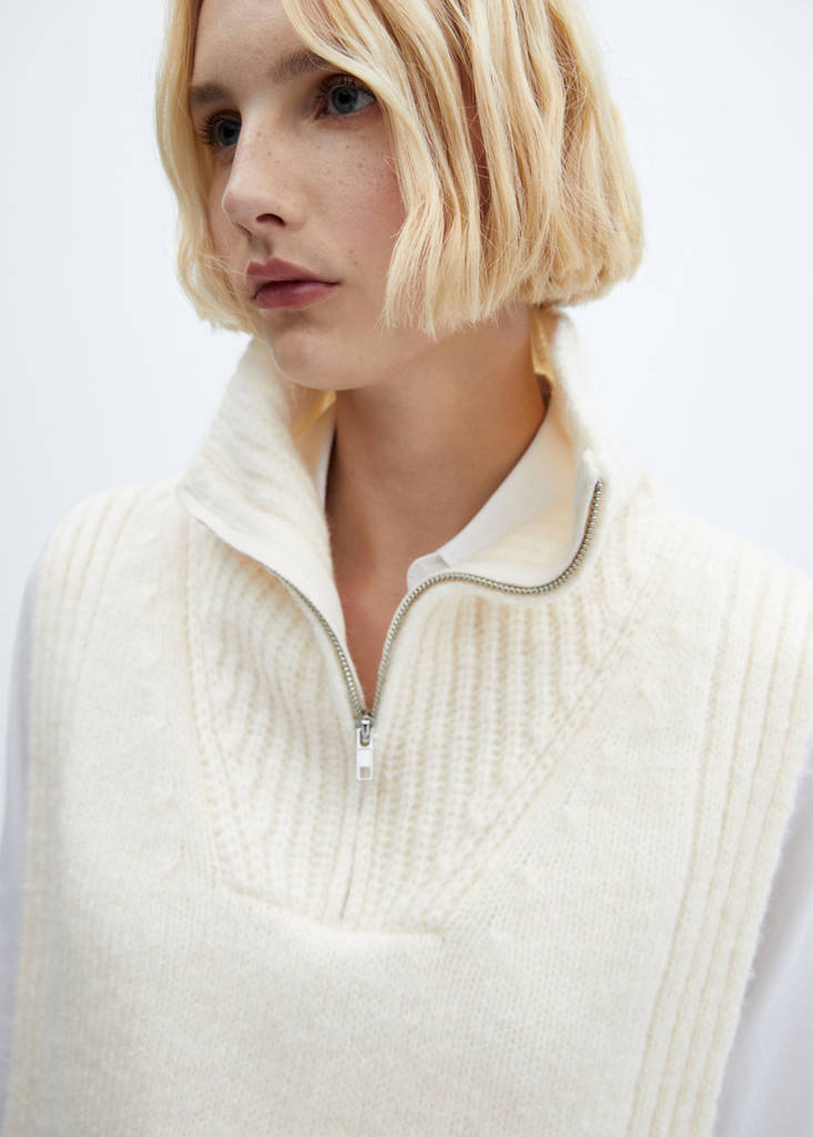 Open-sided gilet with zip neck — Vanilla