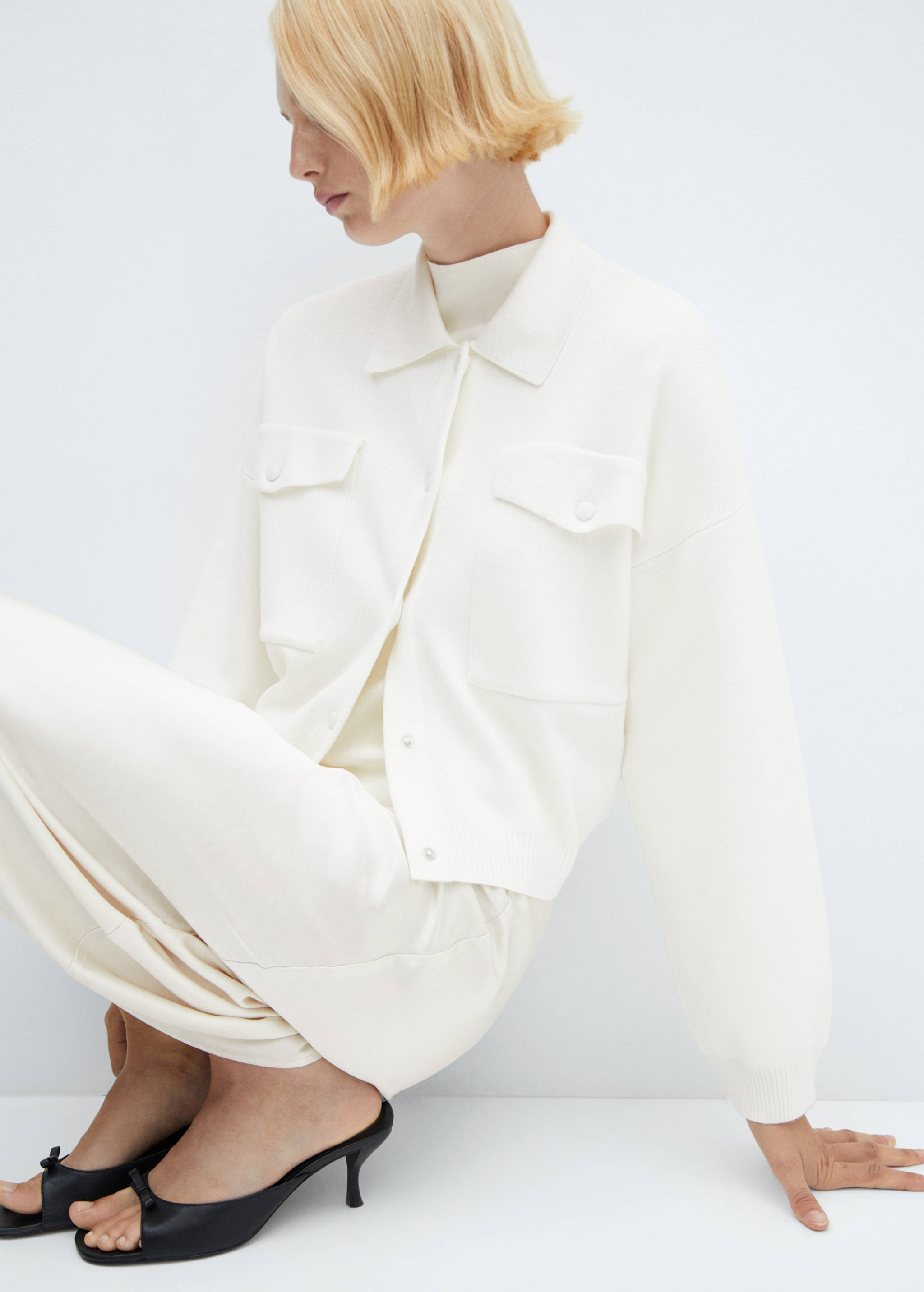 Cardigan with shirt collar and pockets - Details of the article 2