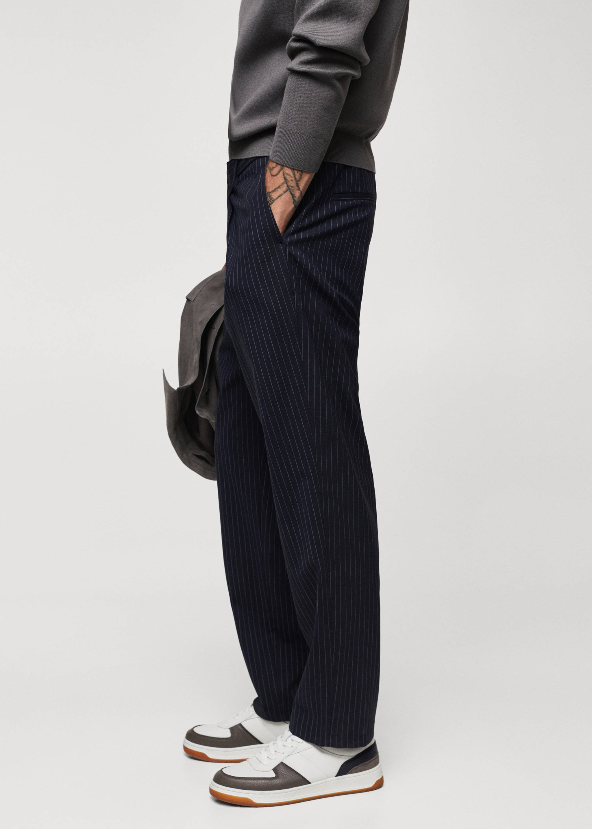 Pantalon en laine à fines rayures - Détail de l'article 4