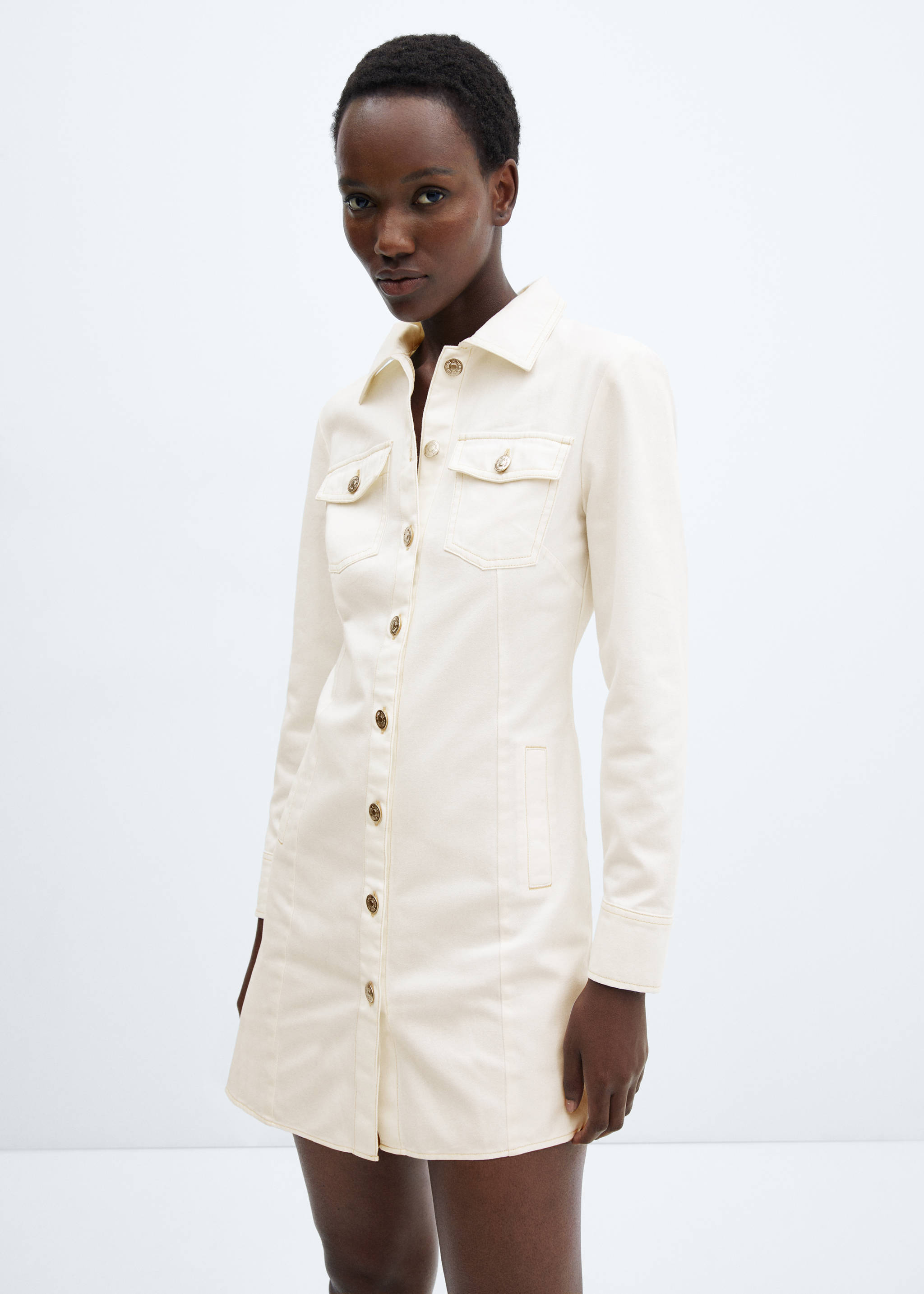 Robe en jean boutons - Plan moyen