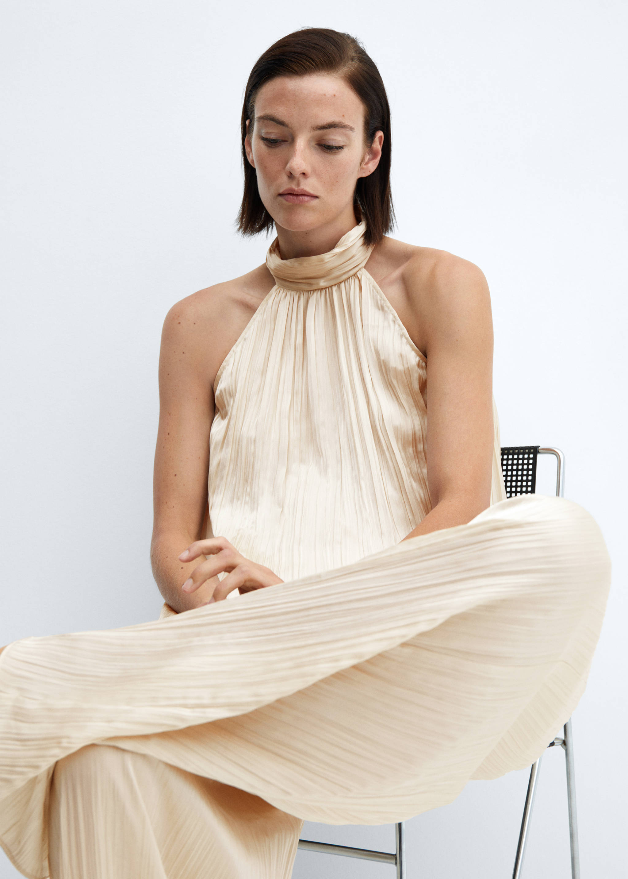 Halter-neck pleated top - Details of the article 2