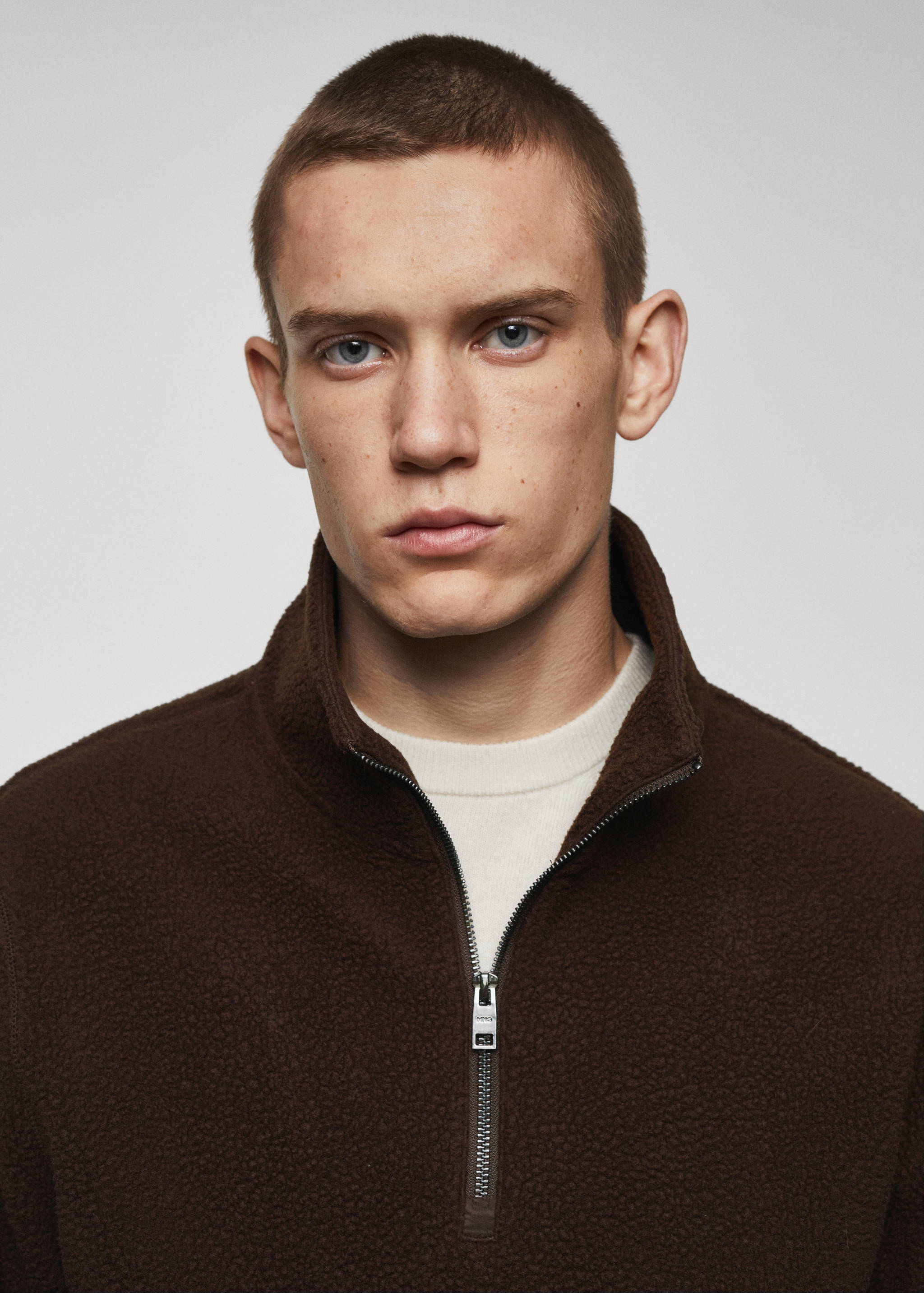 Свитшот из флиса с воротником и молнией - Деталь изделия 1