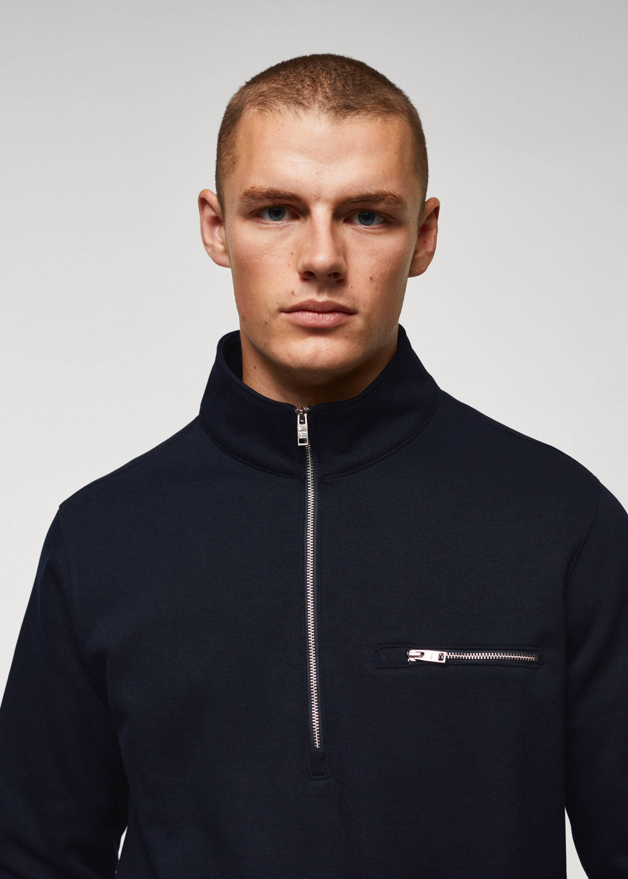 Хлопковый свитшот с воротником на молнии - Деталь изделия 1