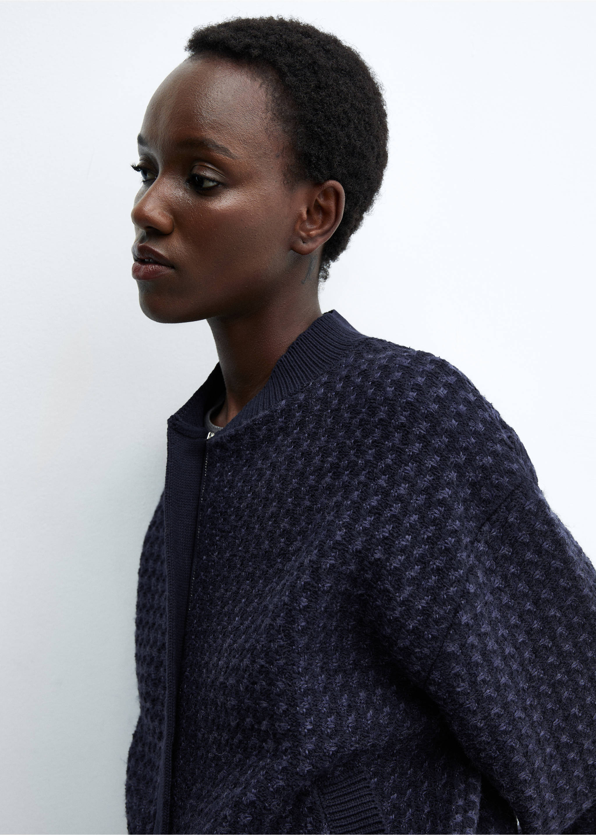 Knitted bomber jacket - Details of the article 1, Blue. Ref: 57017758-00.