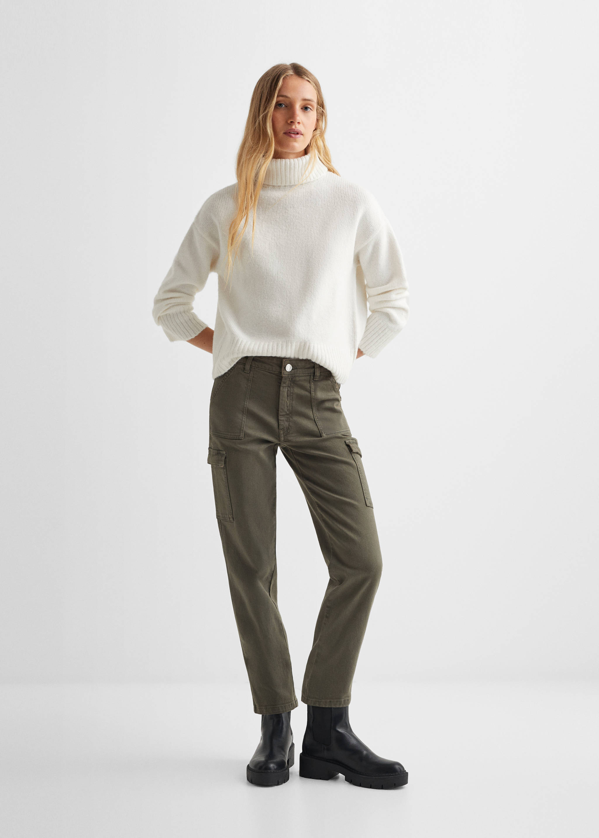 Jersey punto cuello alto - Plano general