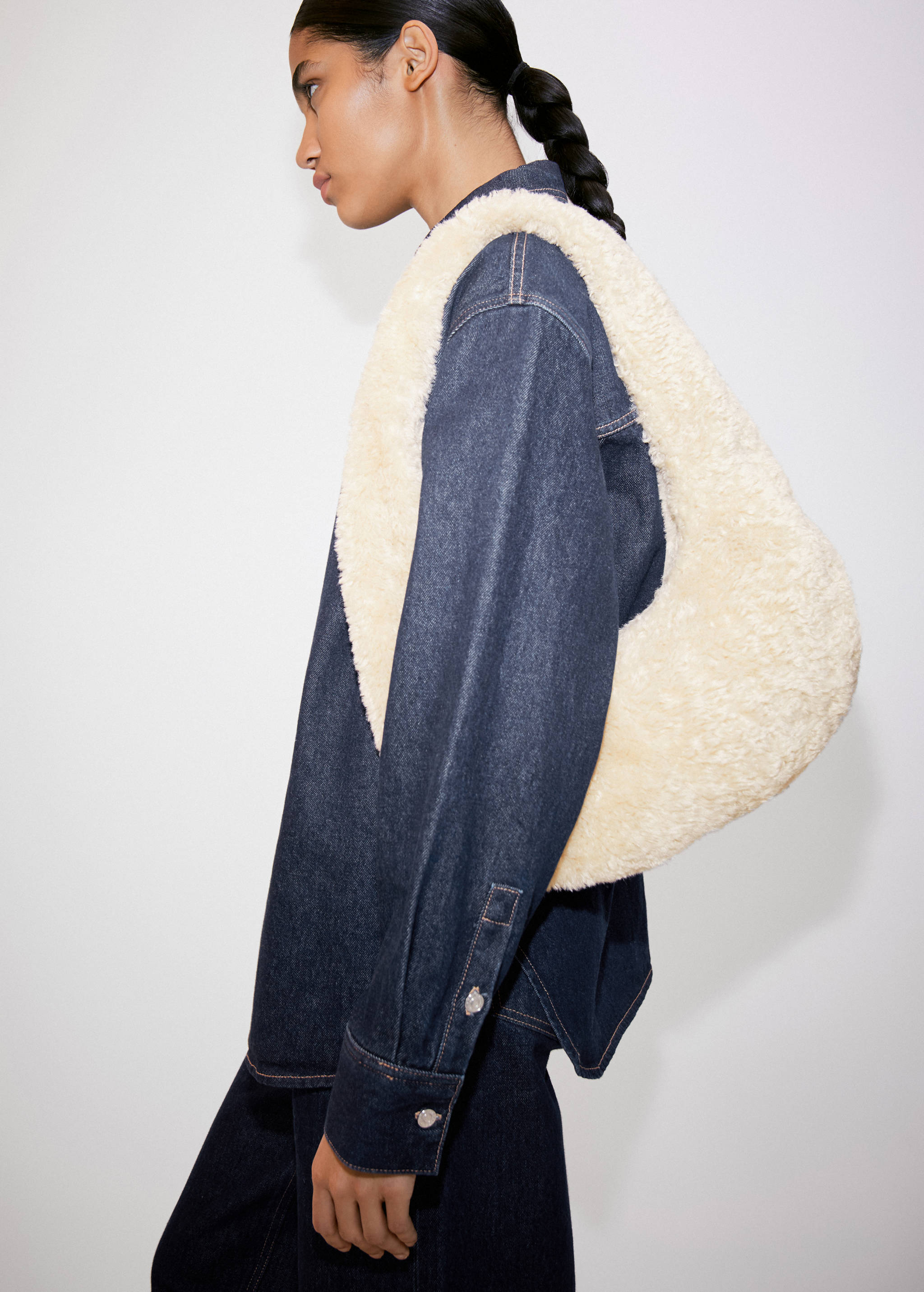 Fur-effect shoulder bag - General plane