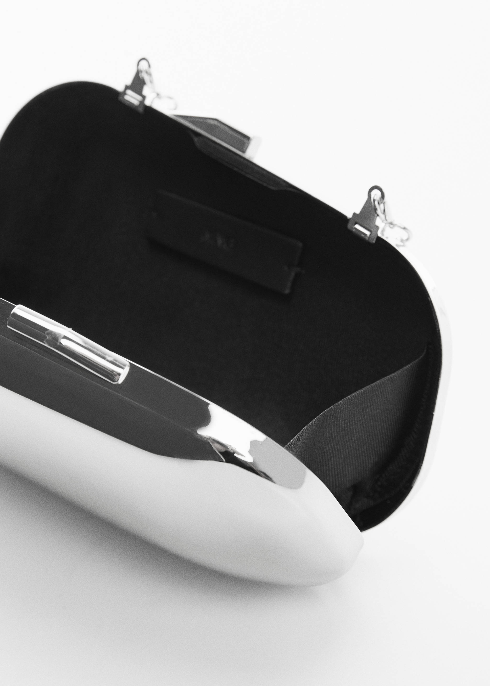 Metallic clutch bag - Details of the article 1