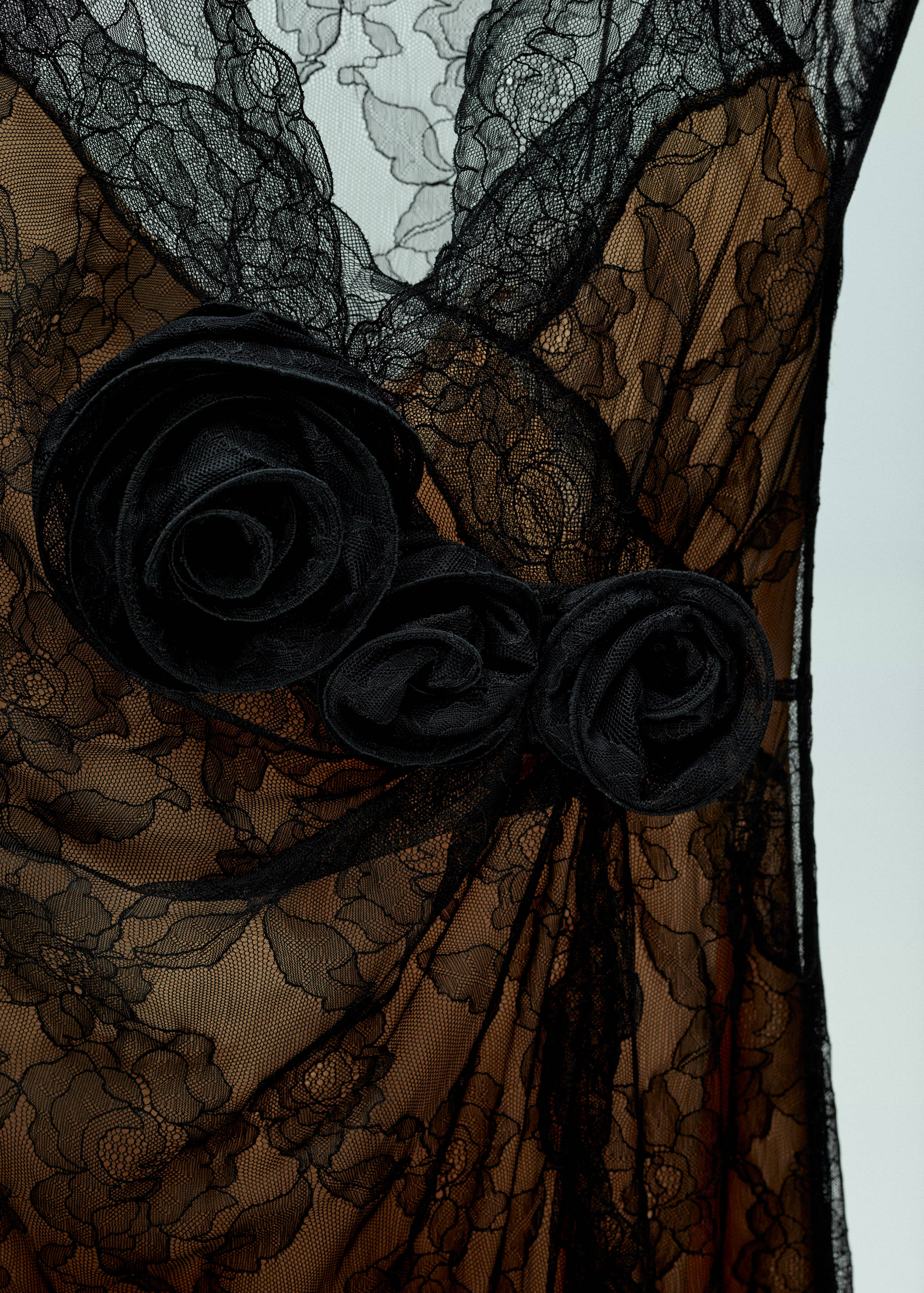 Lace dress with flower detail - Details of the article 8