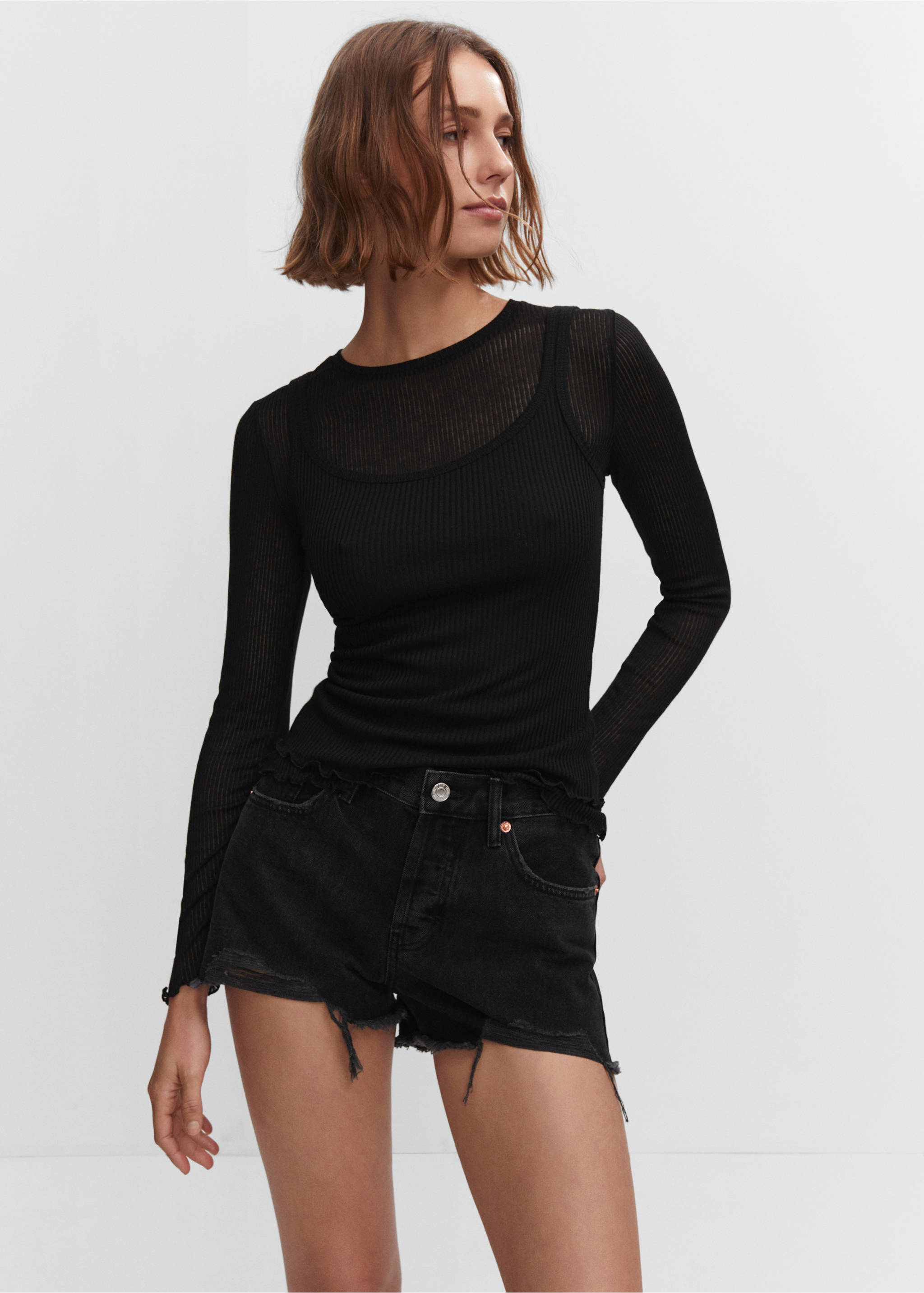 Short jean déchiré - Plan moyen, Black denim. Ref: 57020040-00.