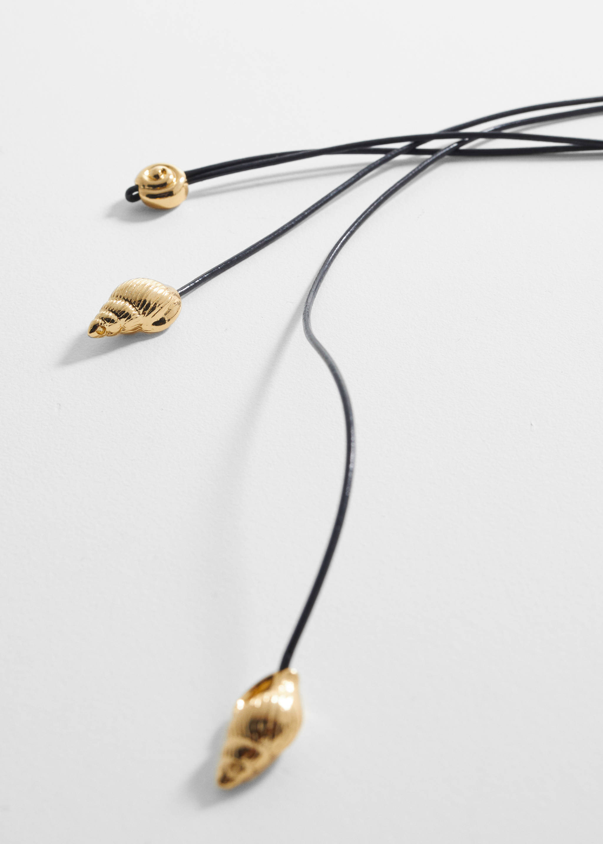 Collier perles coquillage - Plan moyen