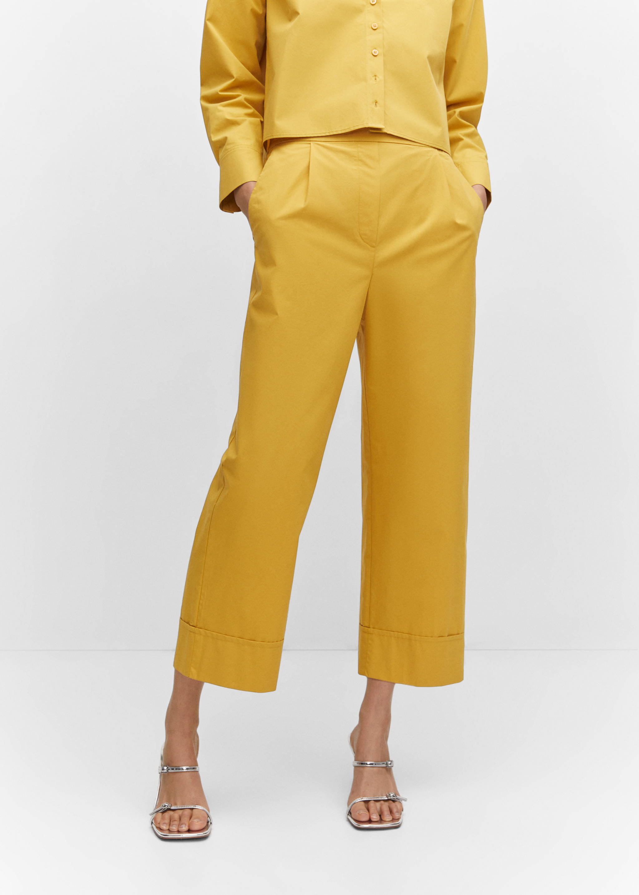 Pantalón culotte pinzas - Plano medio