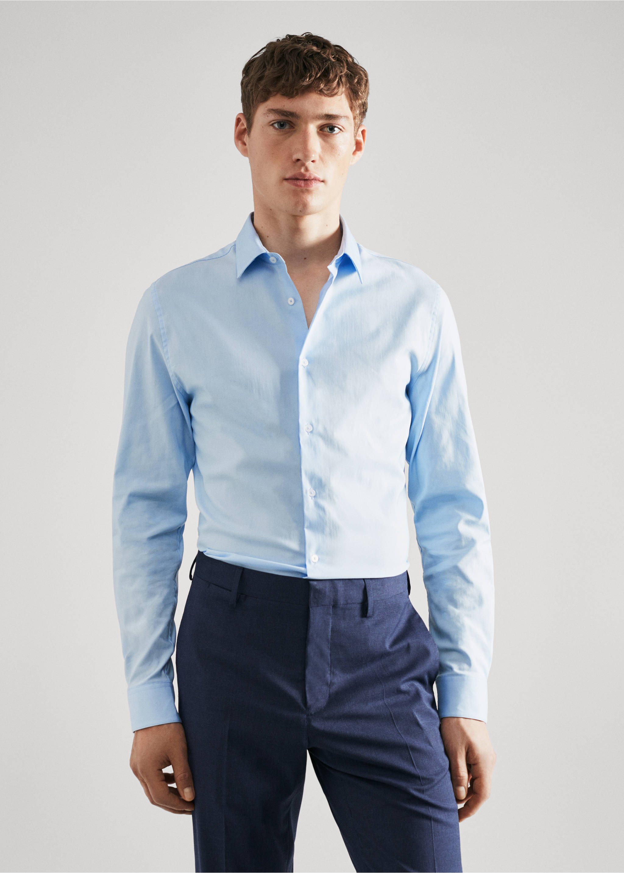 Костюмная рубашка super slim fit из поплина - Средний план, Небесно-голубой. Ref: 57020655-00.