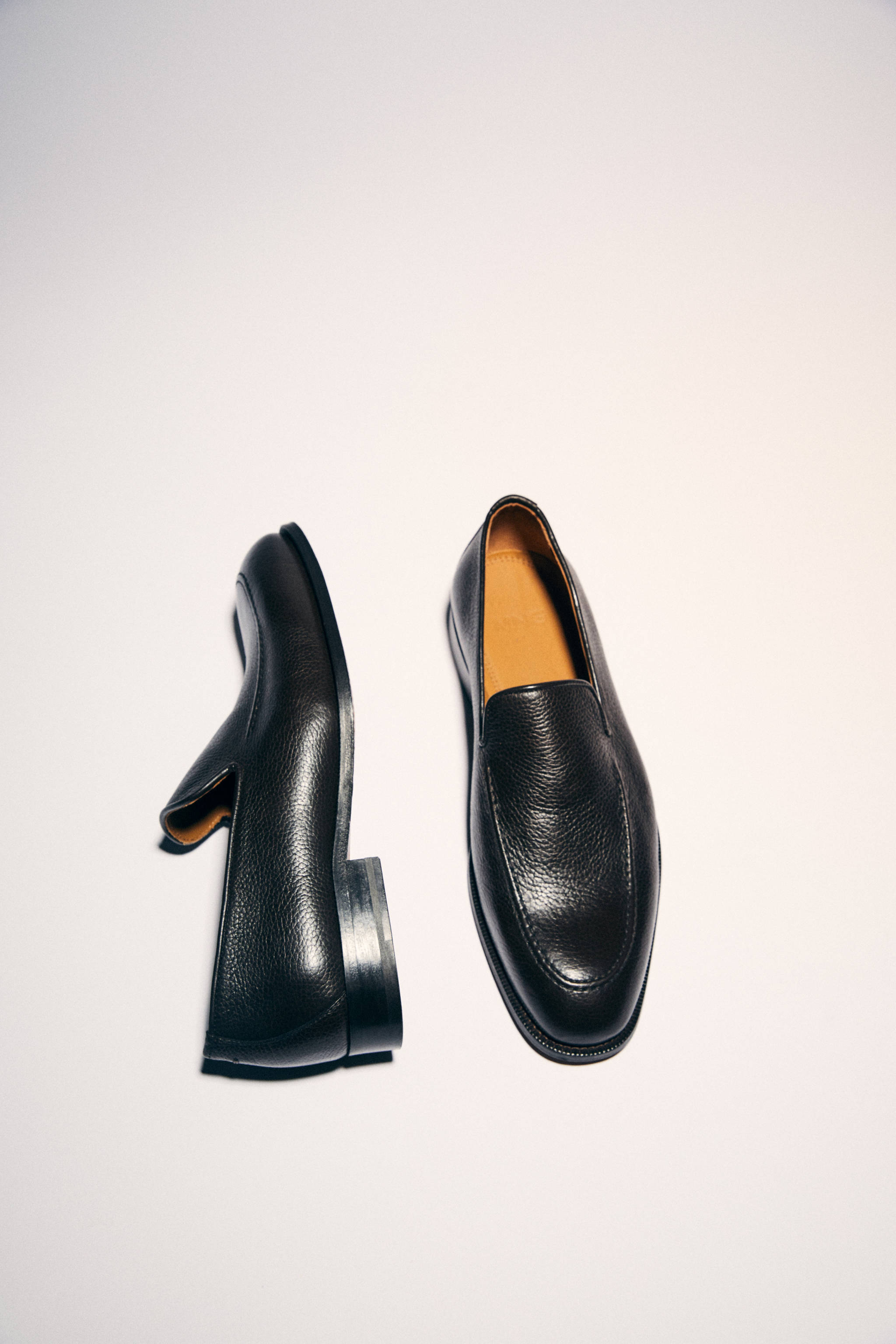 Минималистические мокасины из гранулированной кожи - Деталь изделия 9