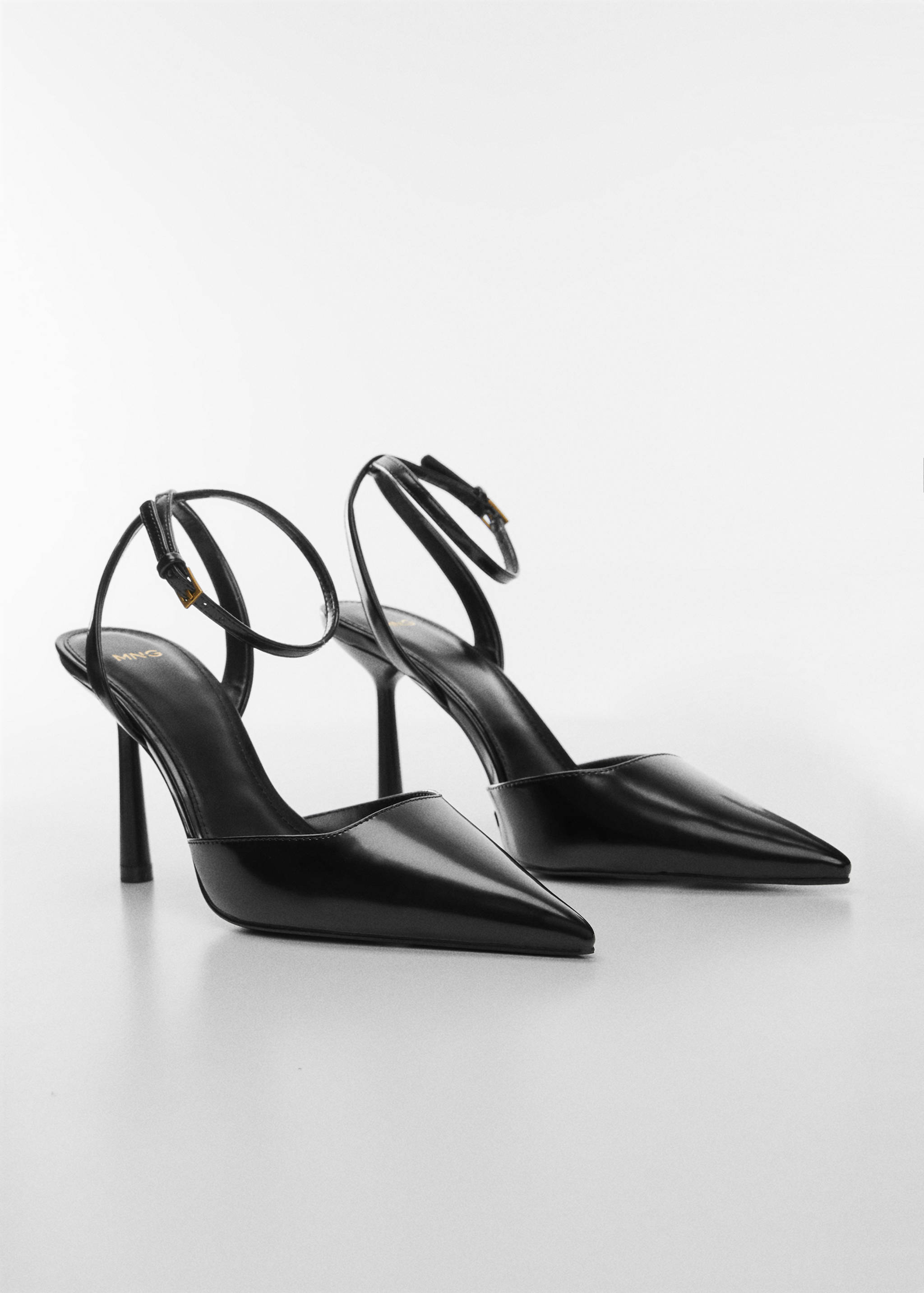 High-heeled shoes - Medium plane
