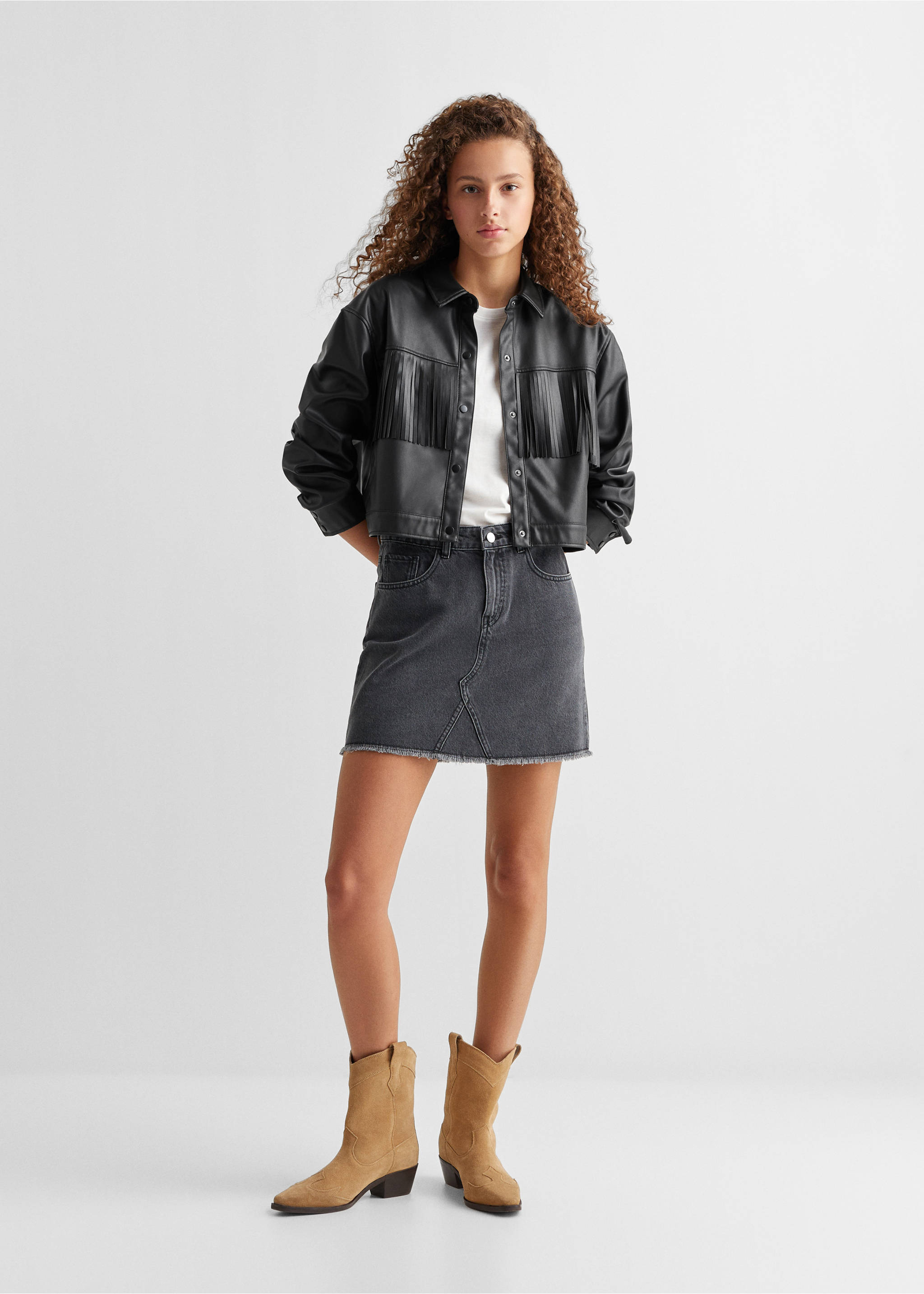 Sobrecamisa efecto piel - Plano general, Negro. Ref: 57022880-00.