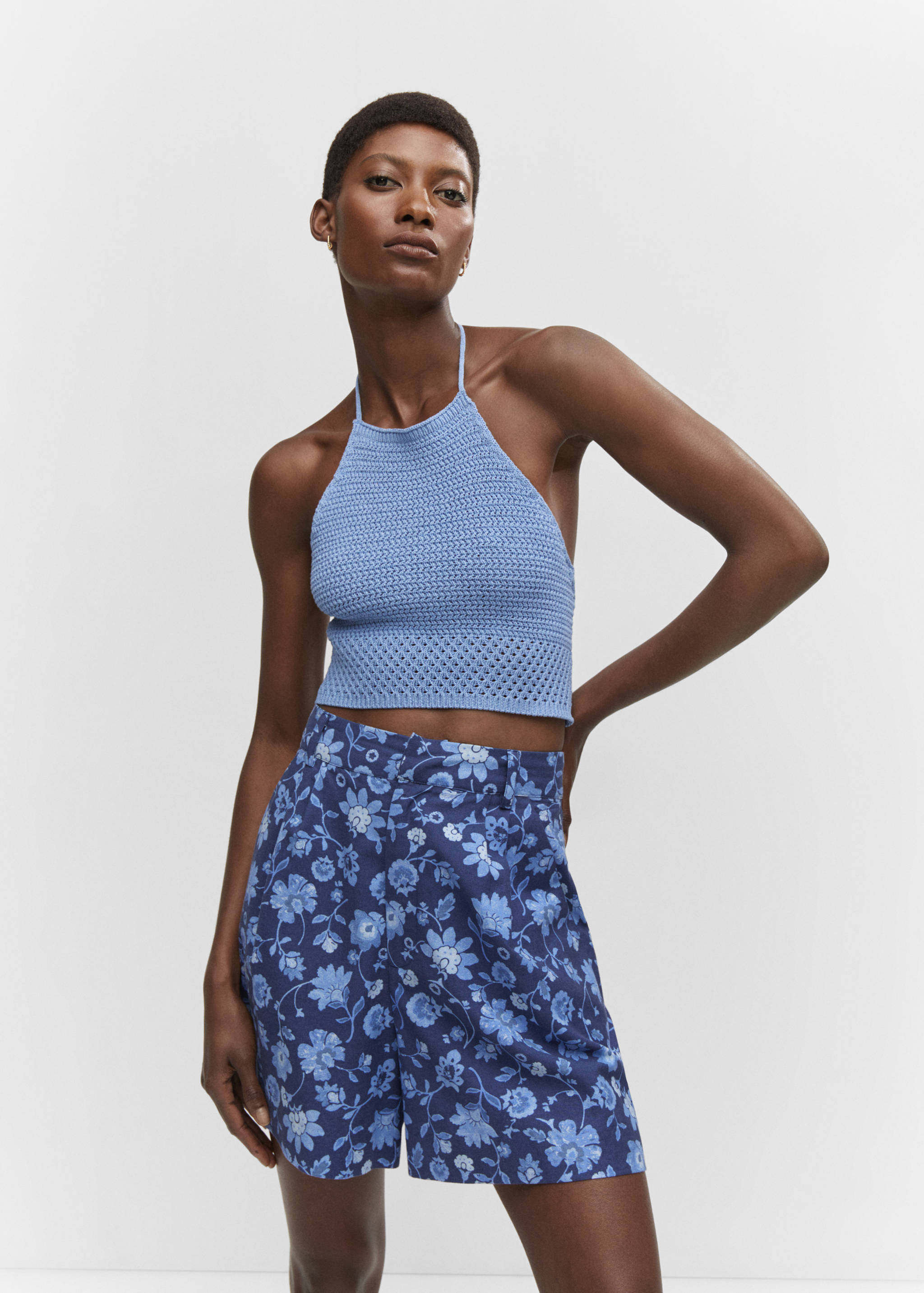 Top crochet cuello halter - Plano medio