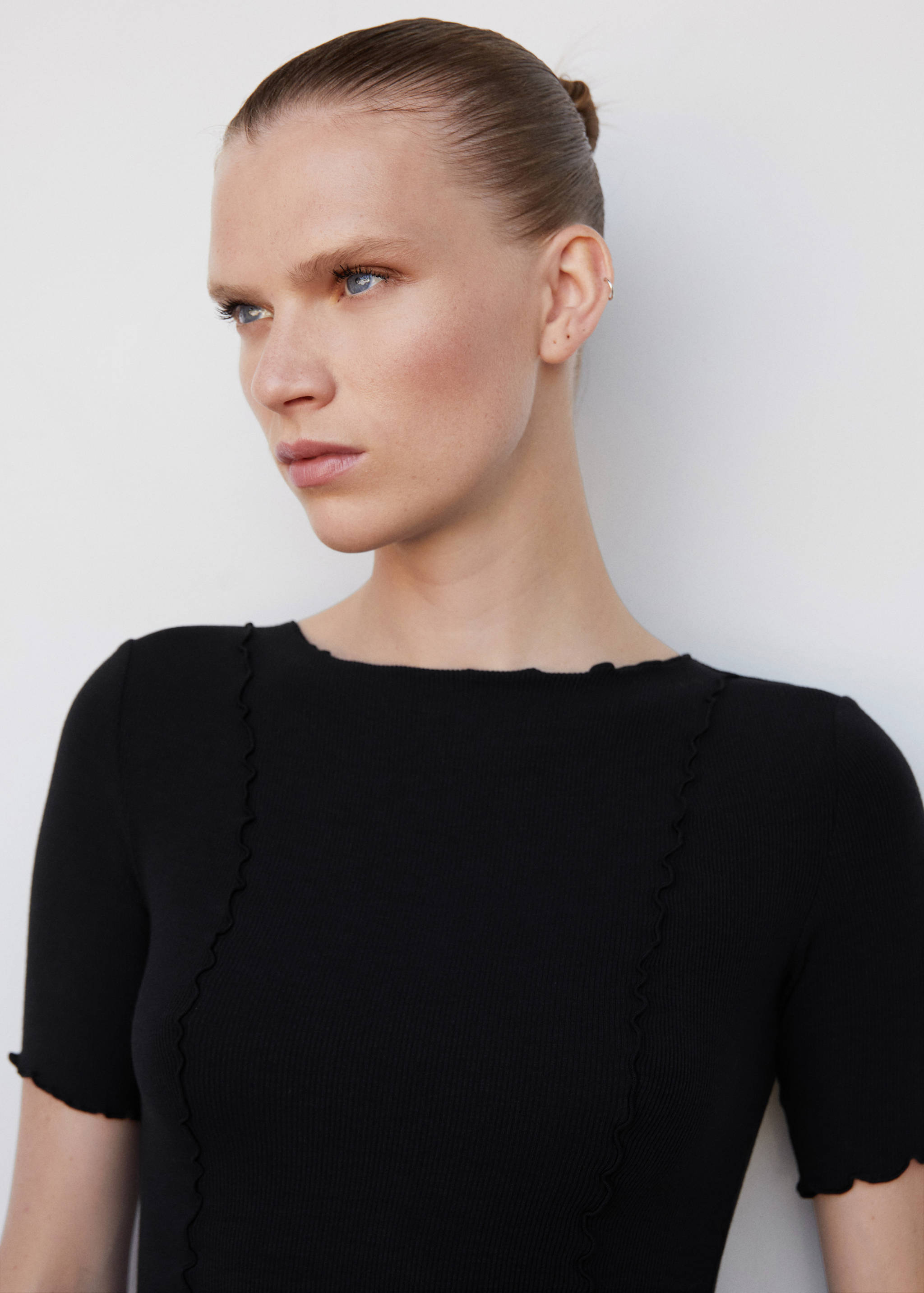 Decorative seam T-shirt - Details of the article 1