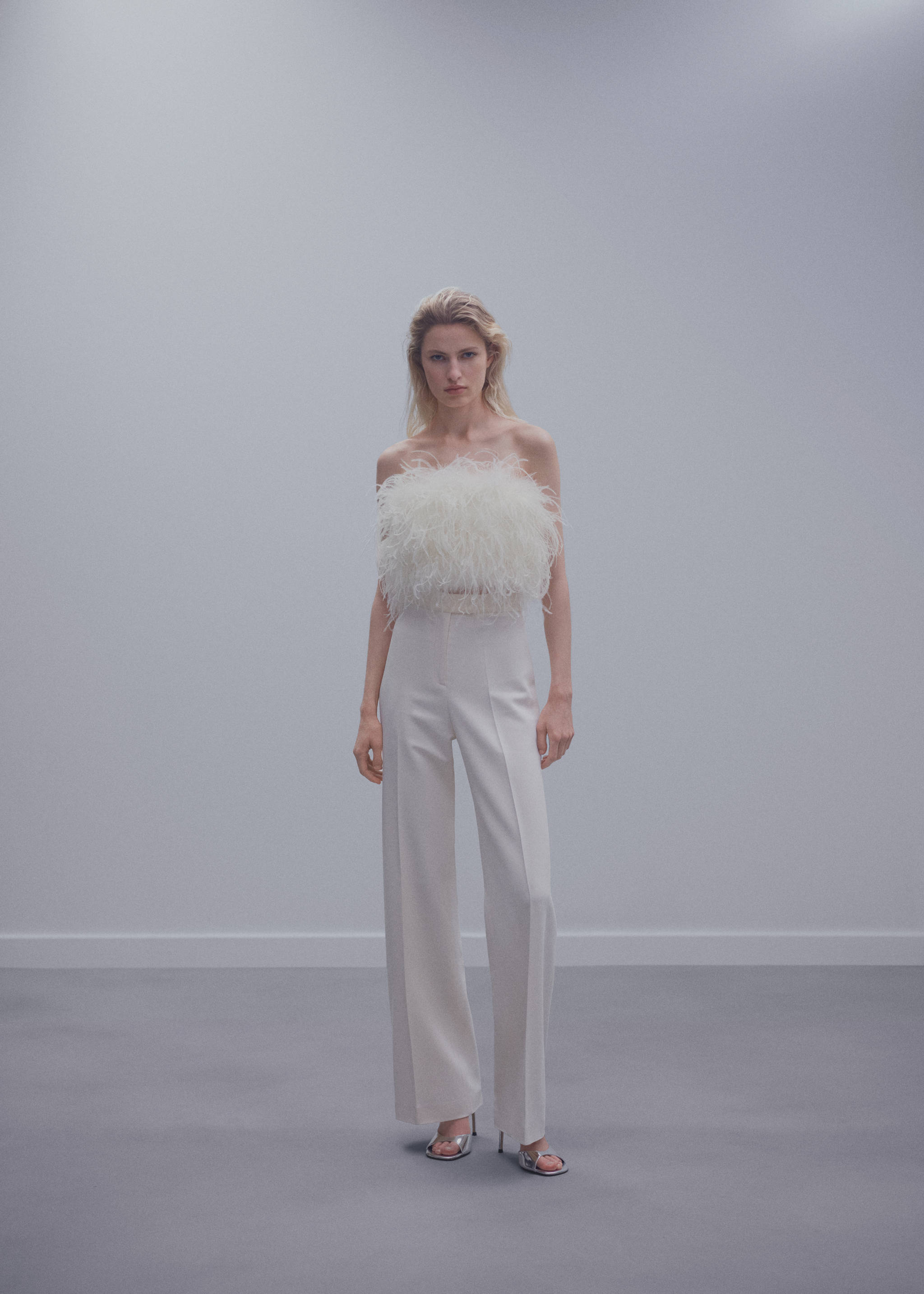 Feather bandeau-style top - General plane