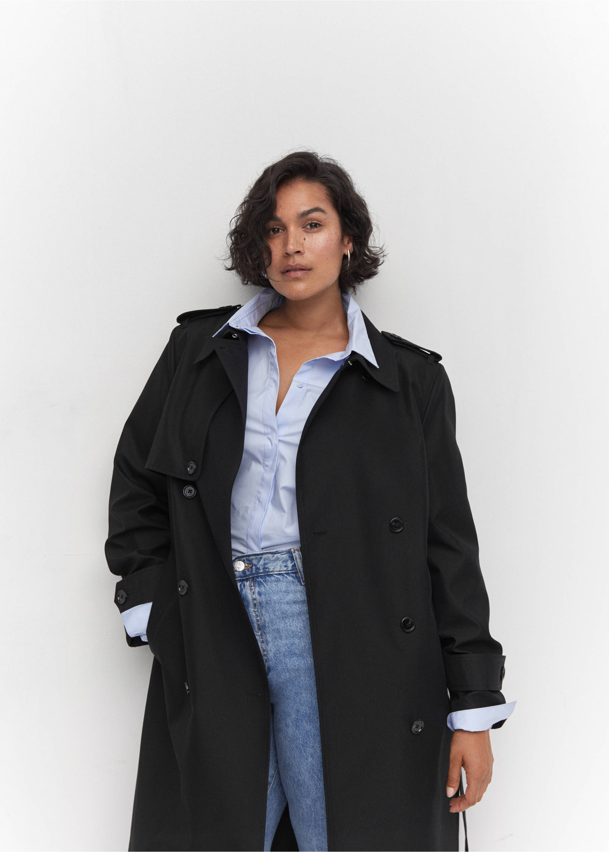 Trench impermeable doble botonadura - Detalle del artículo 4, Negro. Ref: 57023775-00.