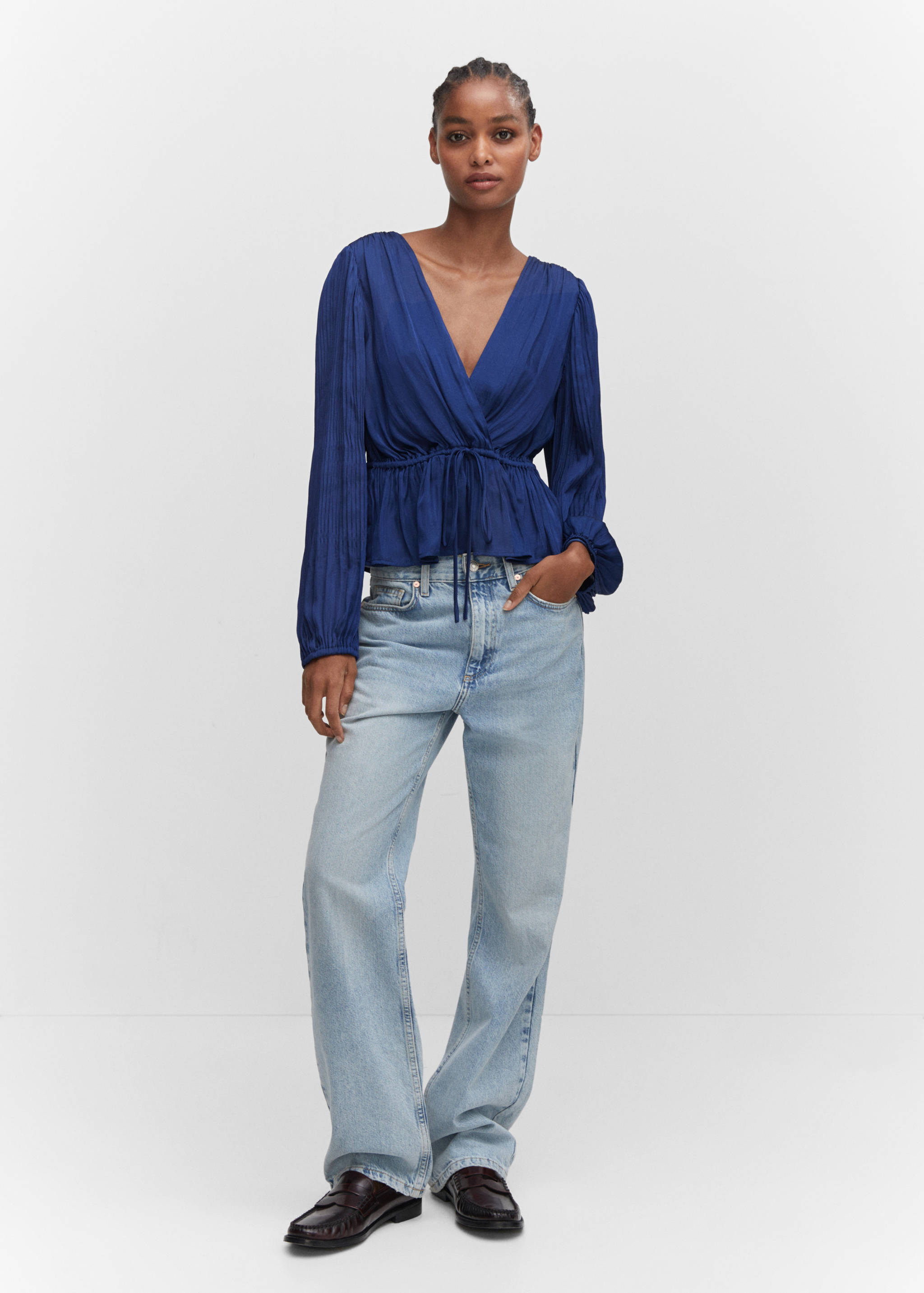 Блузка с запáхом и блестящими полосками - Общий план