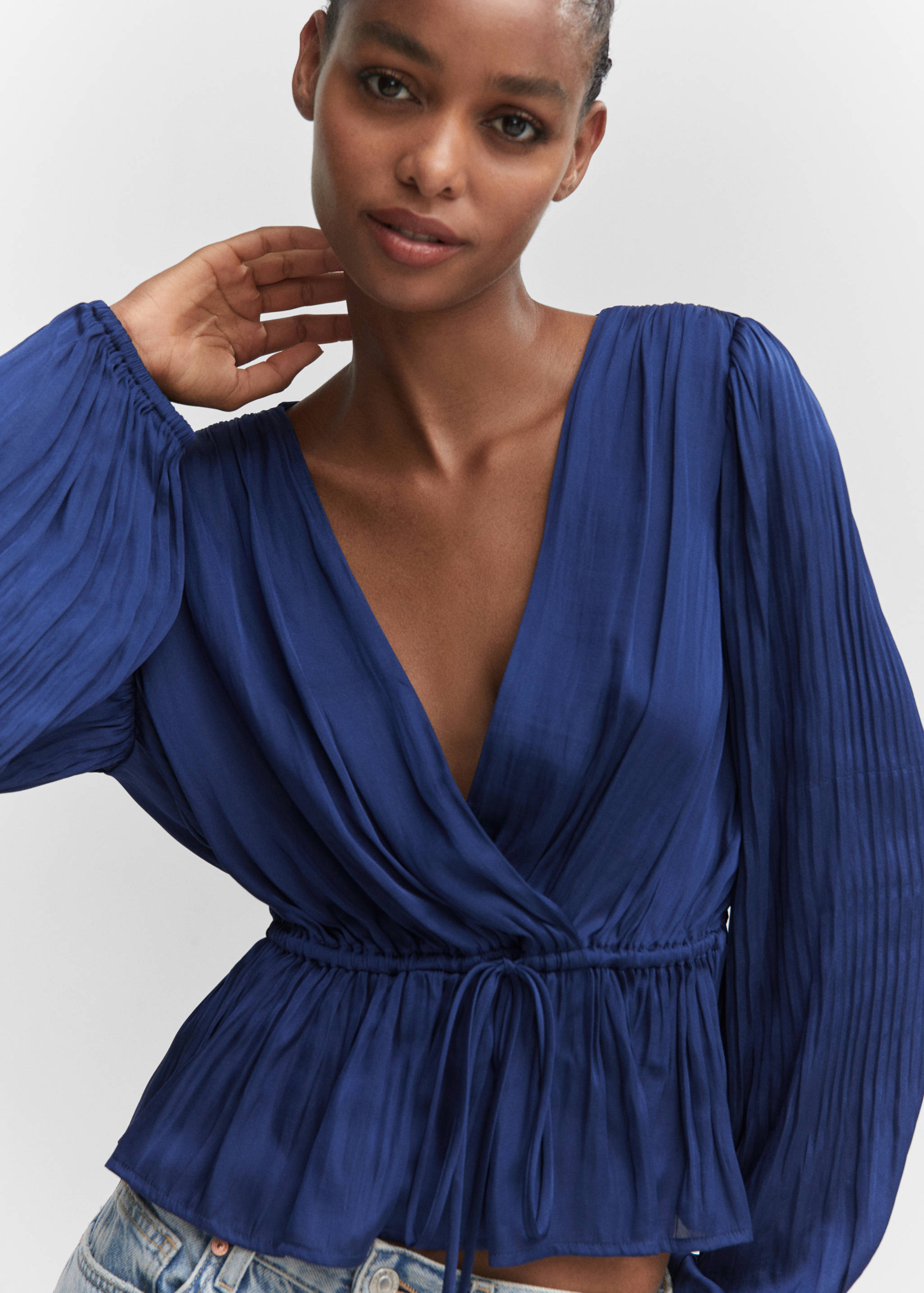 Блузка с запáхом и блестящими полосками - Деталь изделия 1