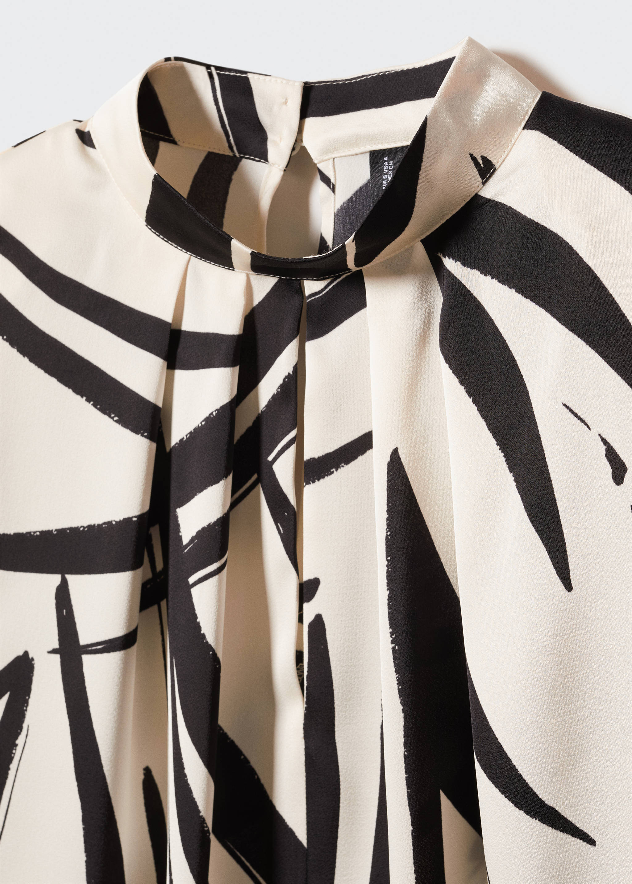 Блузка с принтом и подплечниками - Деталь изделия 8