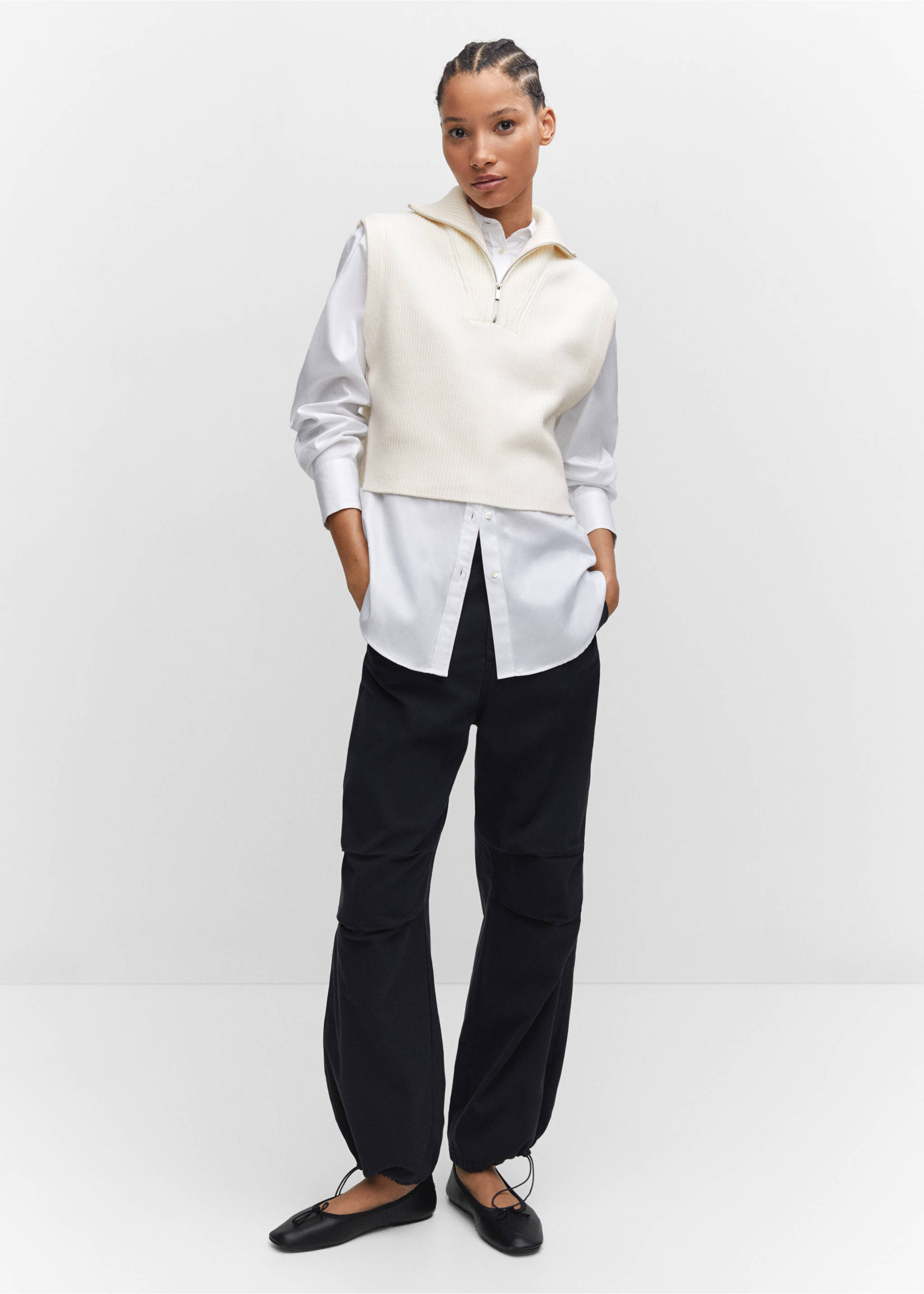 Knitted gilet with zip - General plane, Ecru. Ref: 57024397-00.