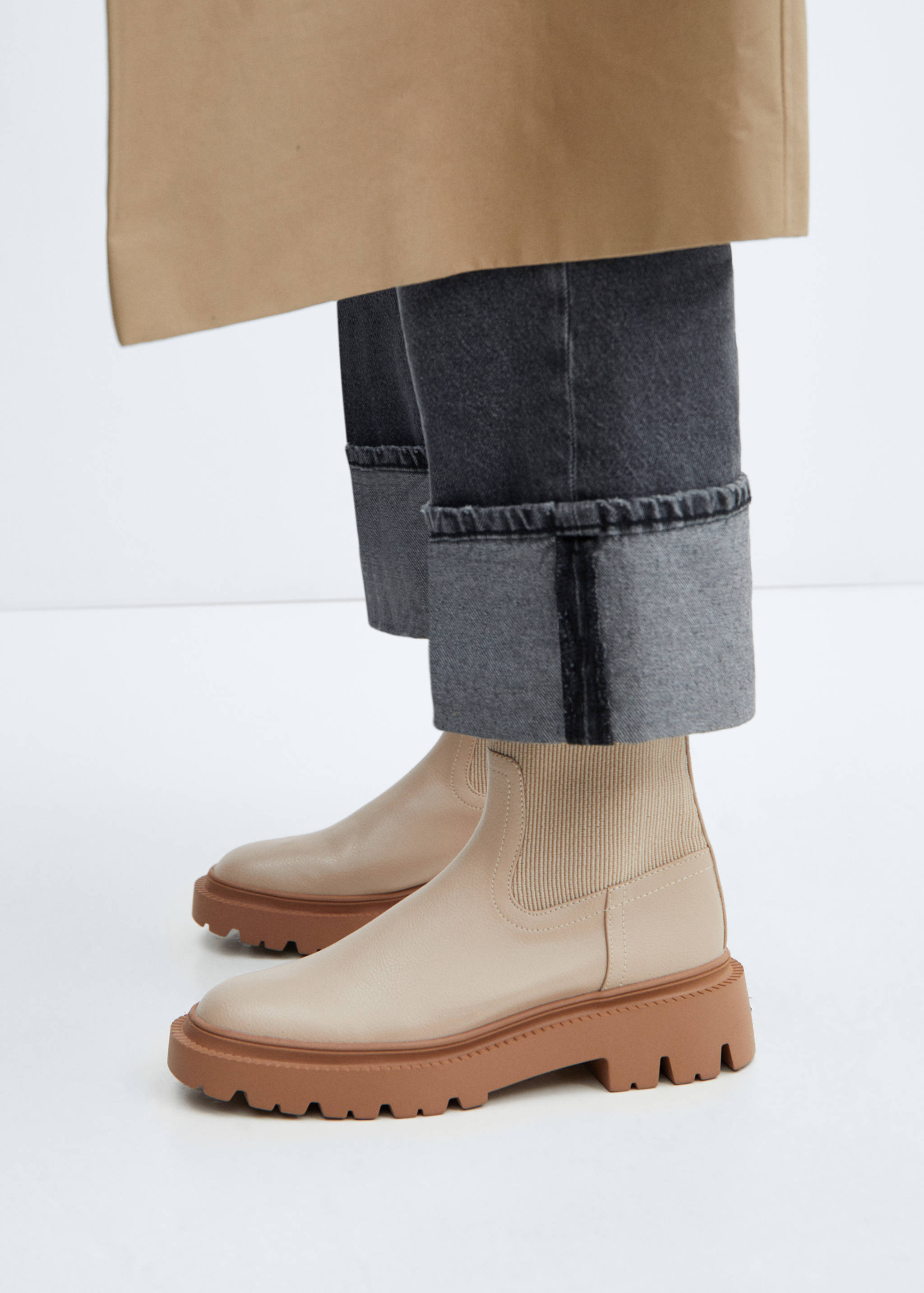 Platform track-sole ankle boots - Details of the article 9