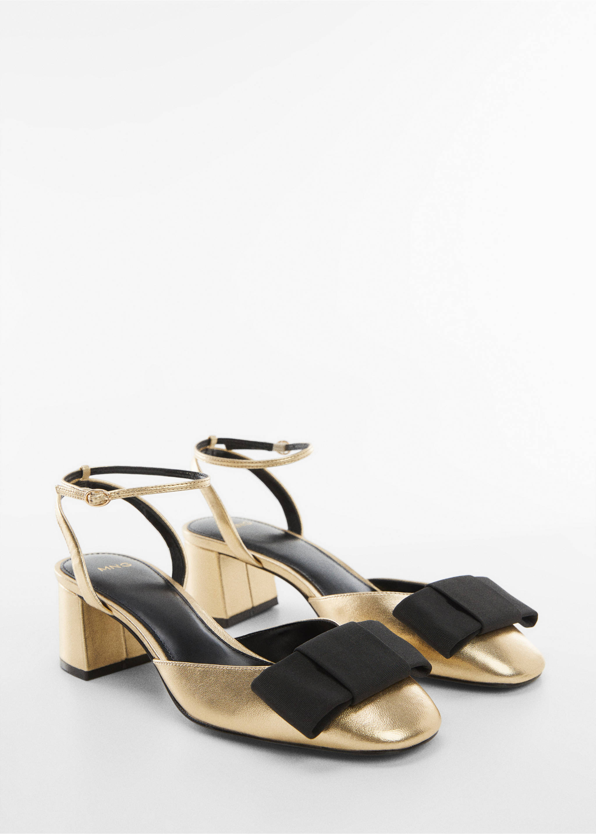 Metallic shoes with bow - Medium plane, Gold. Ref: 57024778-00.