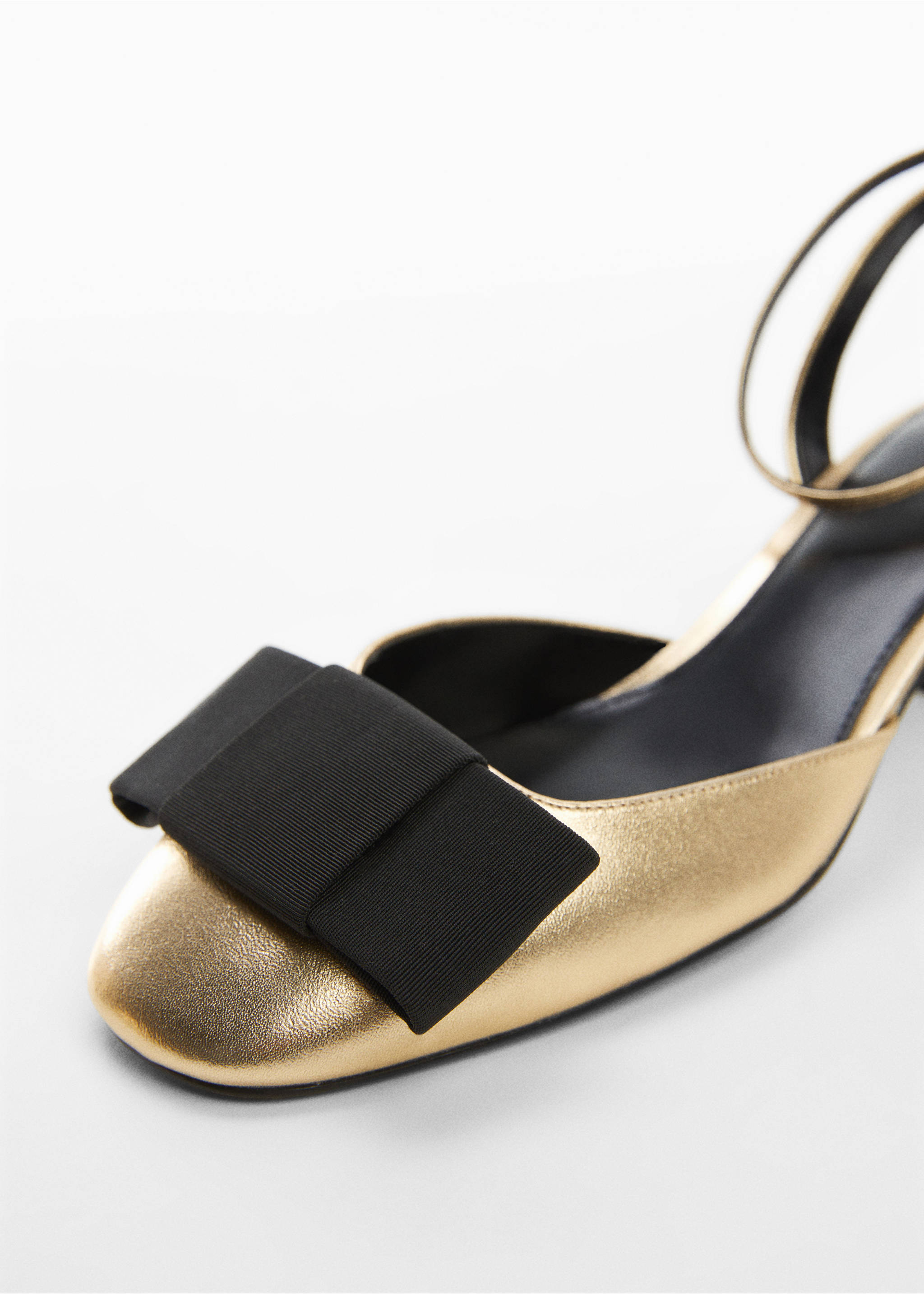 Metallic shoes with bow - Details of the article 1, Gold. Ref: 57024778-00.