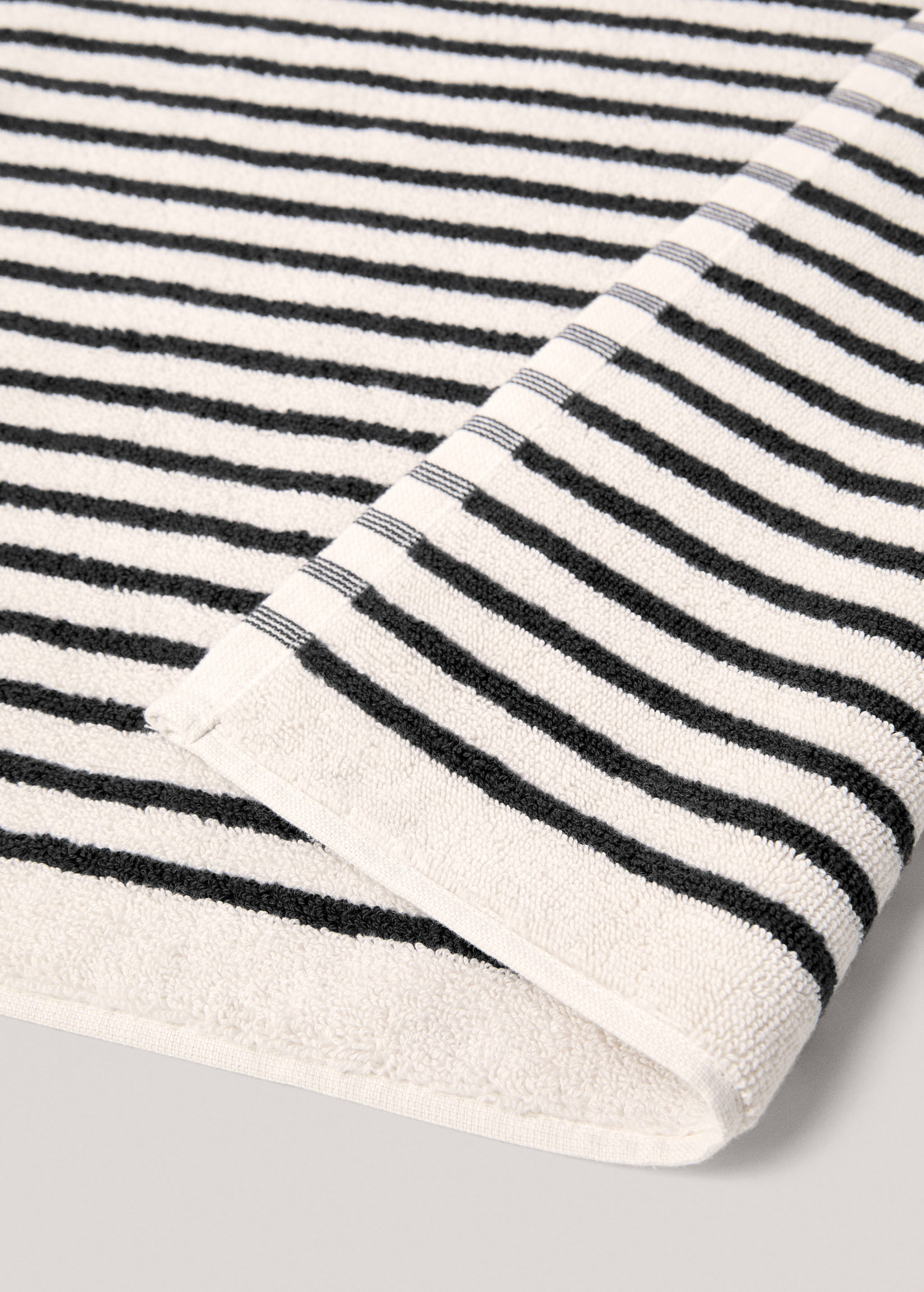 Striped cotton rug - Details of the article 2