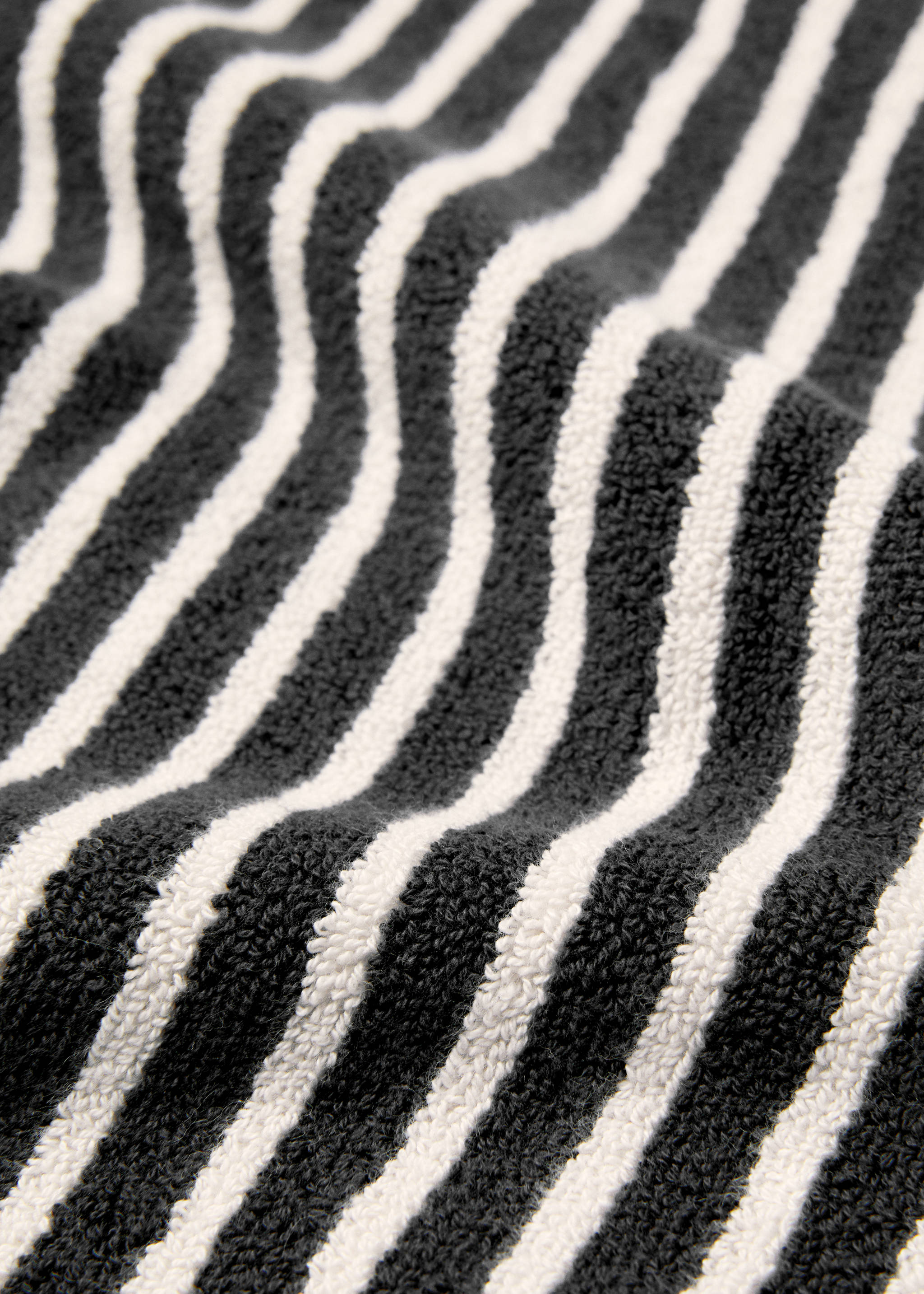 Striped cotton rug - Details of the article 1