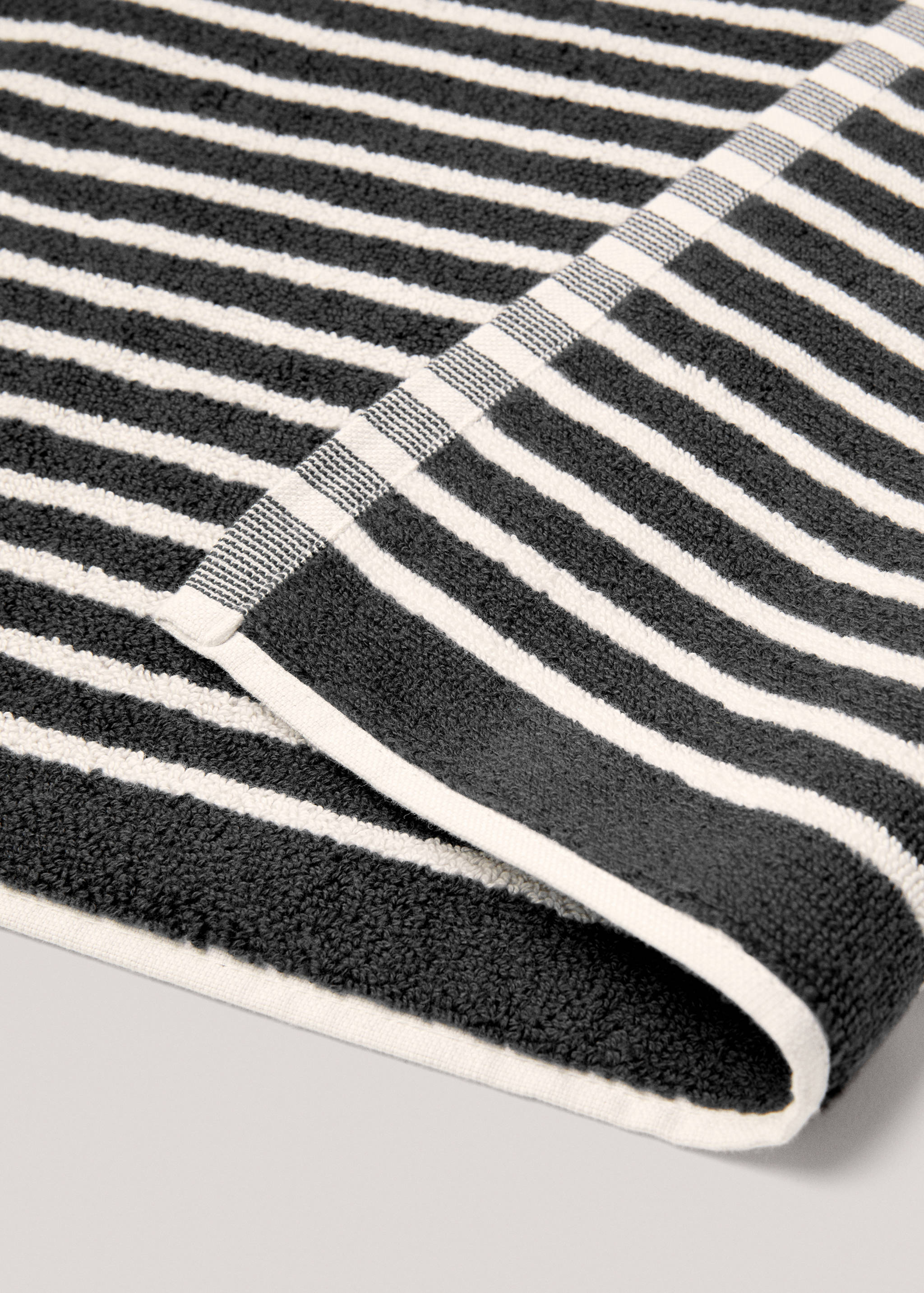 Striped cotton rug - Details of the article 2