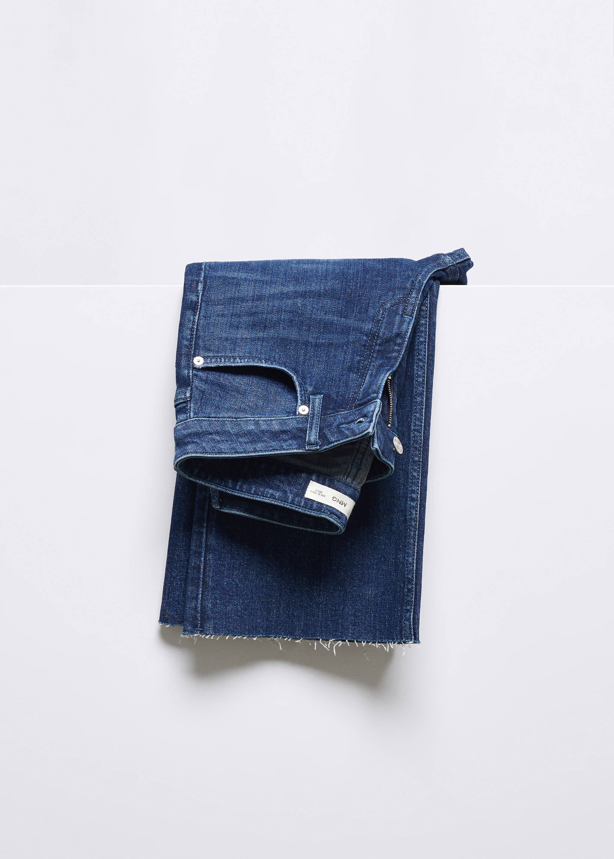 Medium-rise flared jeans - Details of the article 8