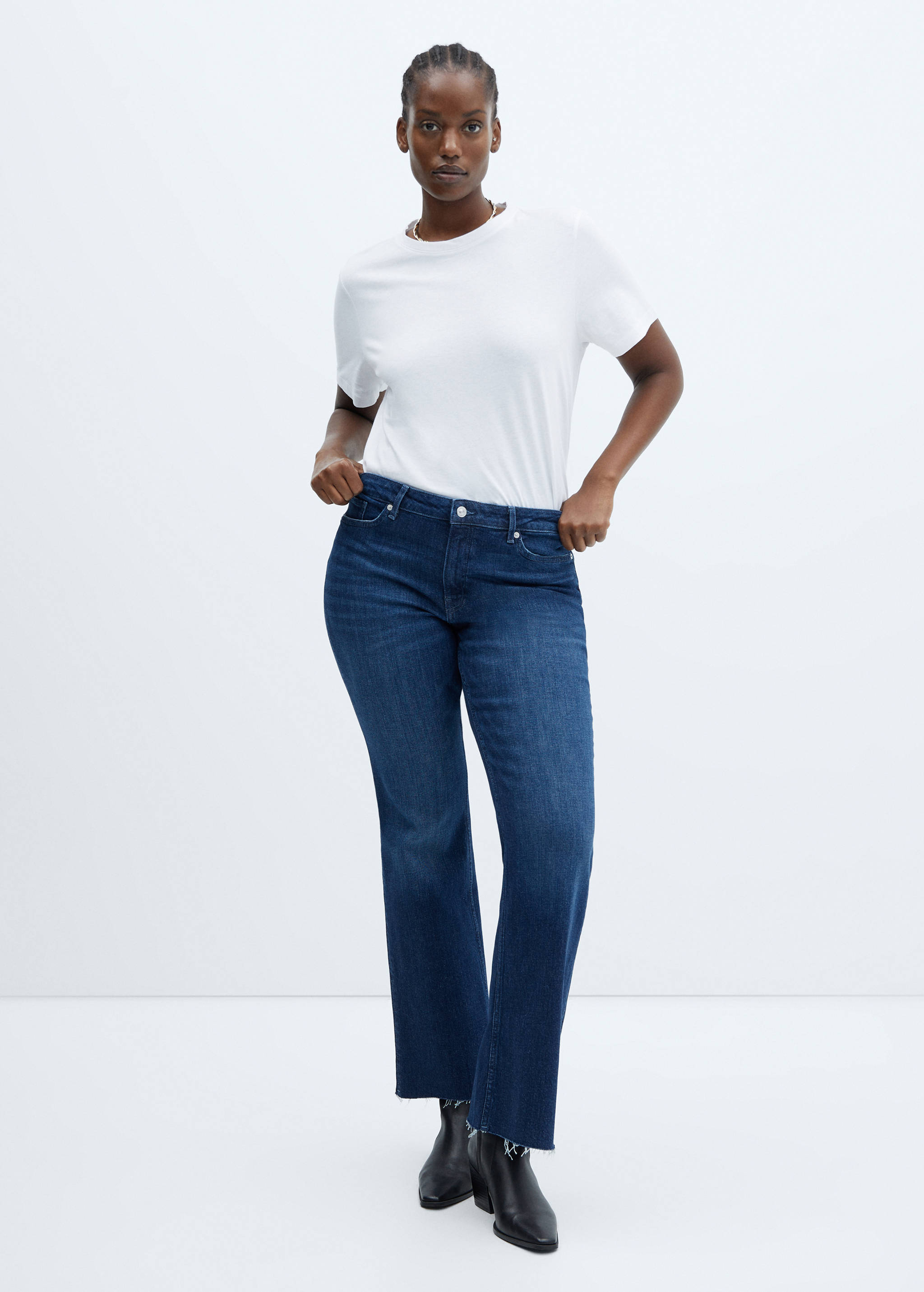 Medium-rise flared jeans - Details of the article 3