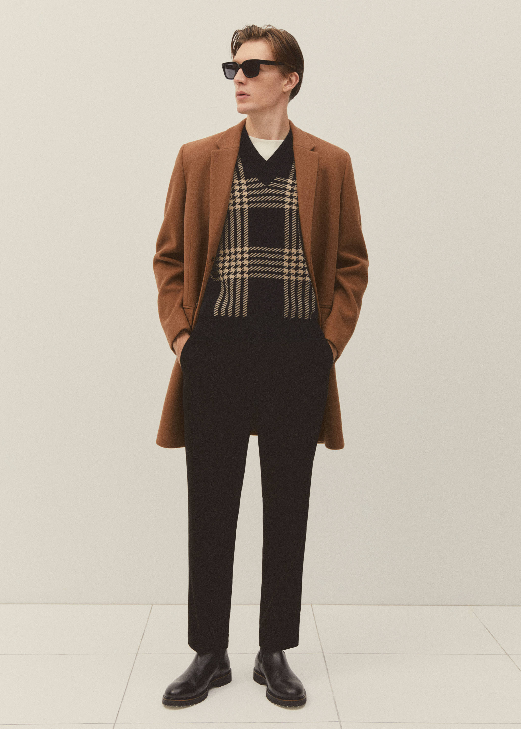 Long recycled wool coat - Details of the article 6, Medium Brown. Ref: 57025948-00.