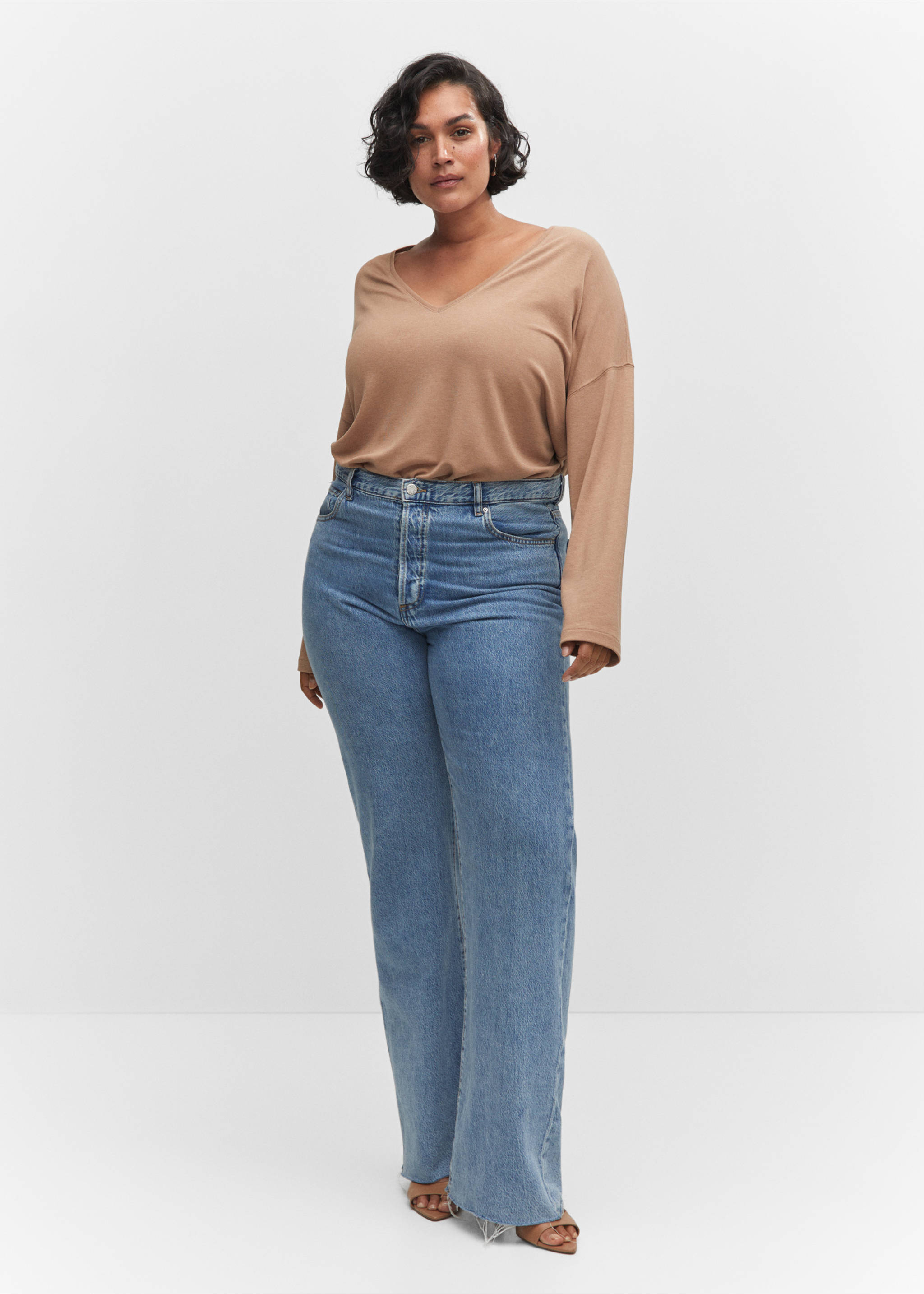 Long-sleeved V-neck T-shirt - Деталь изделия 3, Коричневый средний. Ref: 57025956-00.