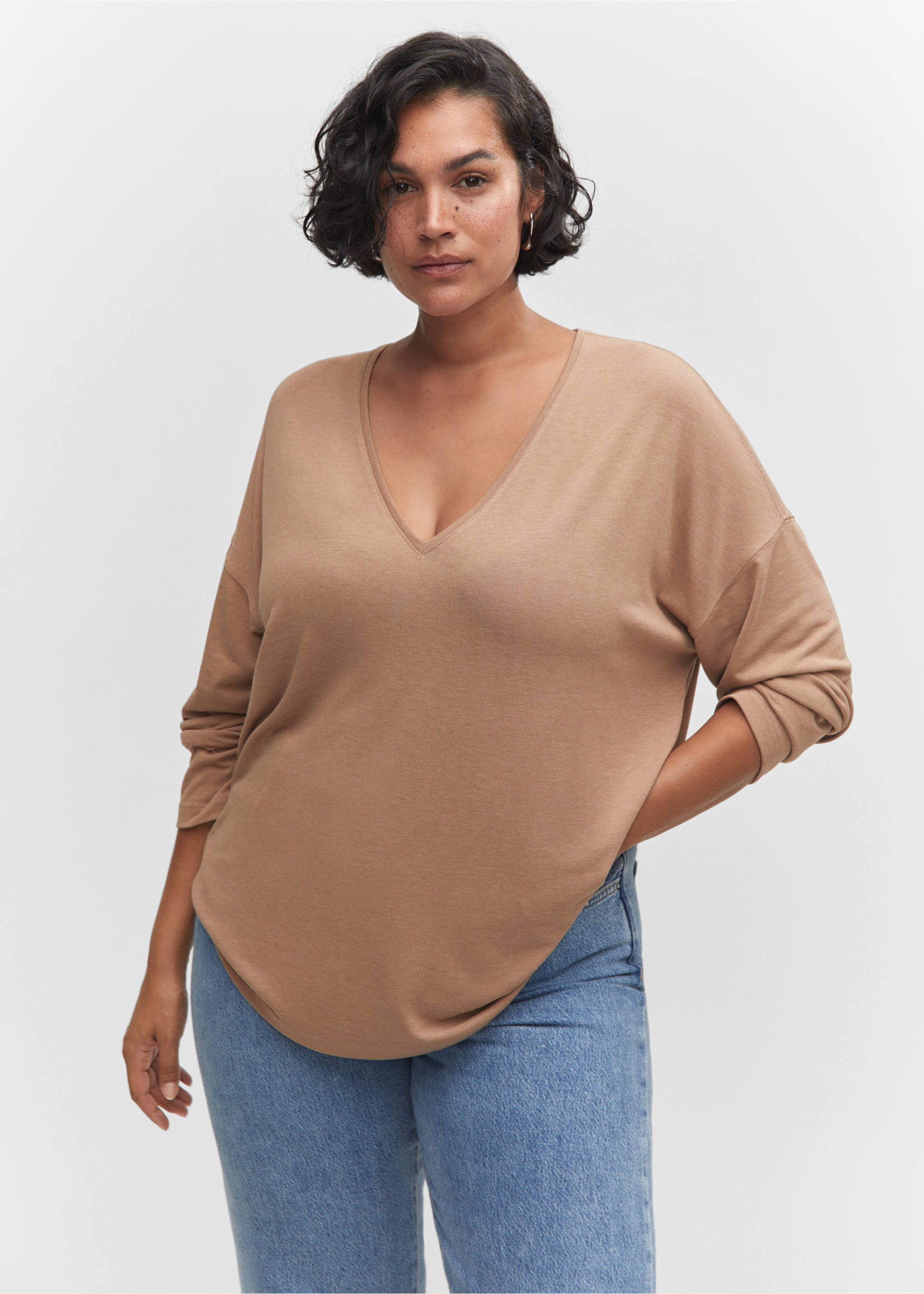 Long-sleeved V-neck T-shirt - Деталь изделия 5, Коричневый средний. Ref: 57025956-00.