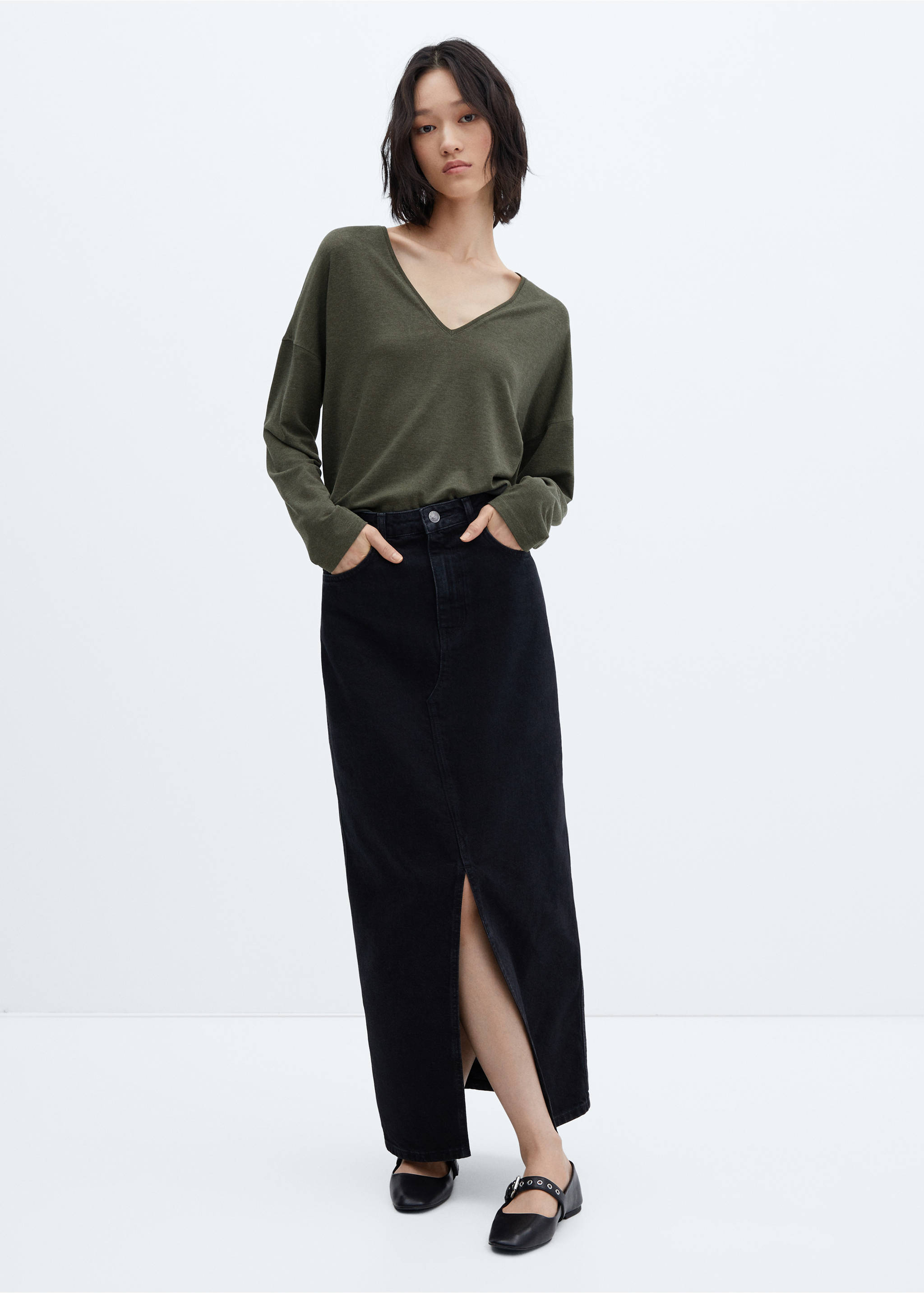 Long-sleeved V-neck T-shirt - Общий план, Хаки. Ref: 57025956-00.