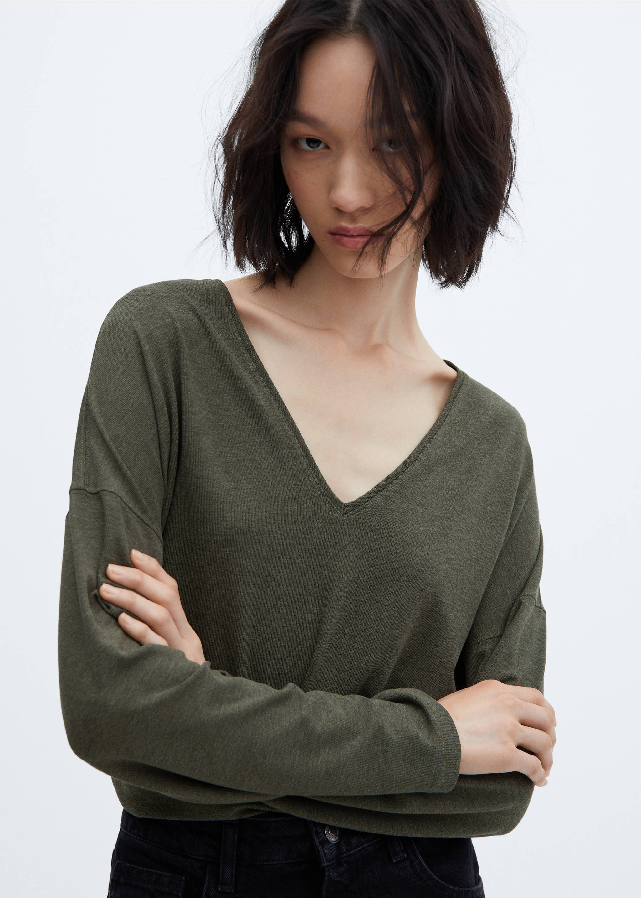 Long-sleeved V-neck T-shirt - Деталь изделия 1, Хаки. Ref: 57025956-00.