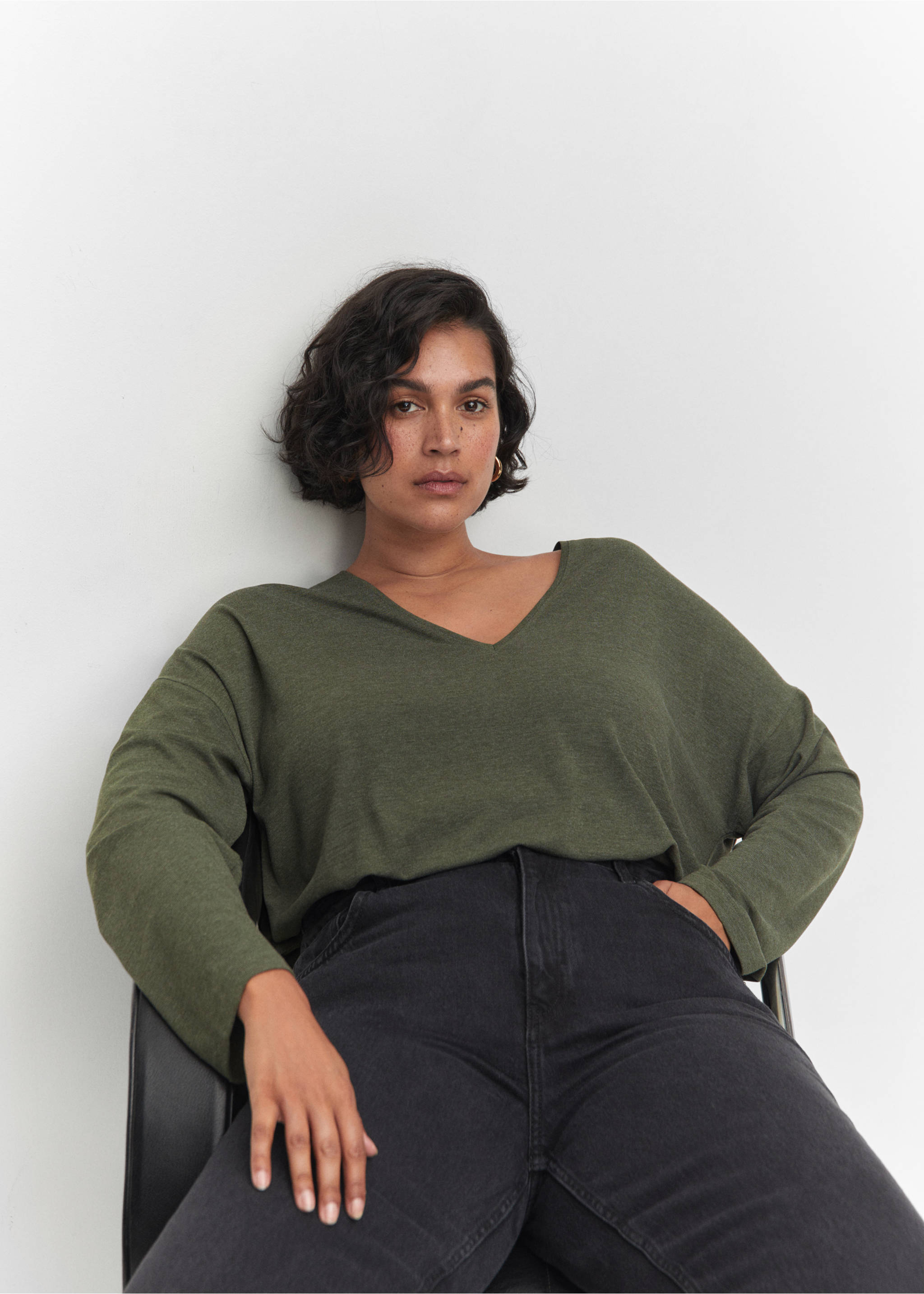 Long-sleeved V-neck T-shirt - Деталь изделия 4, Хаки. Ref: 57025956-00.