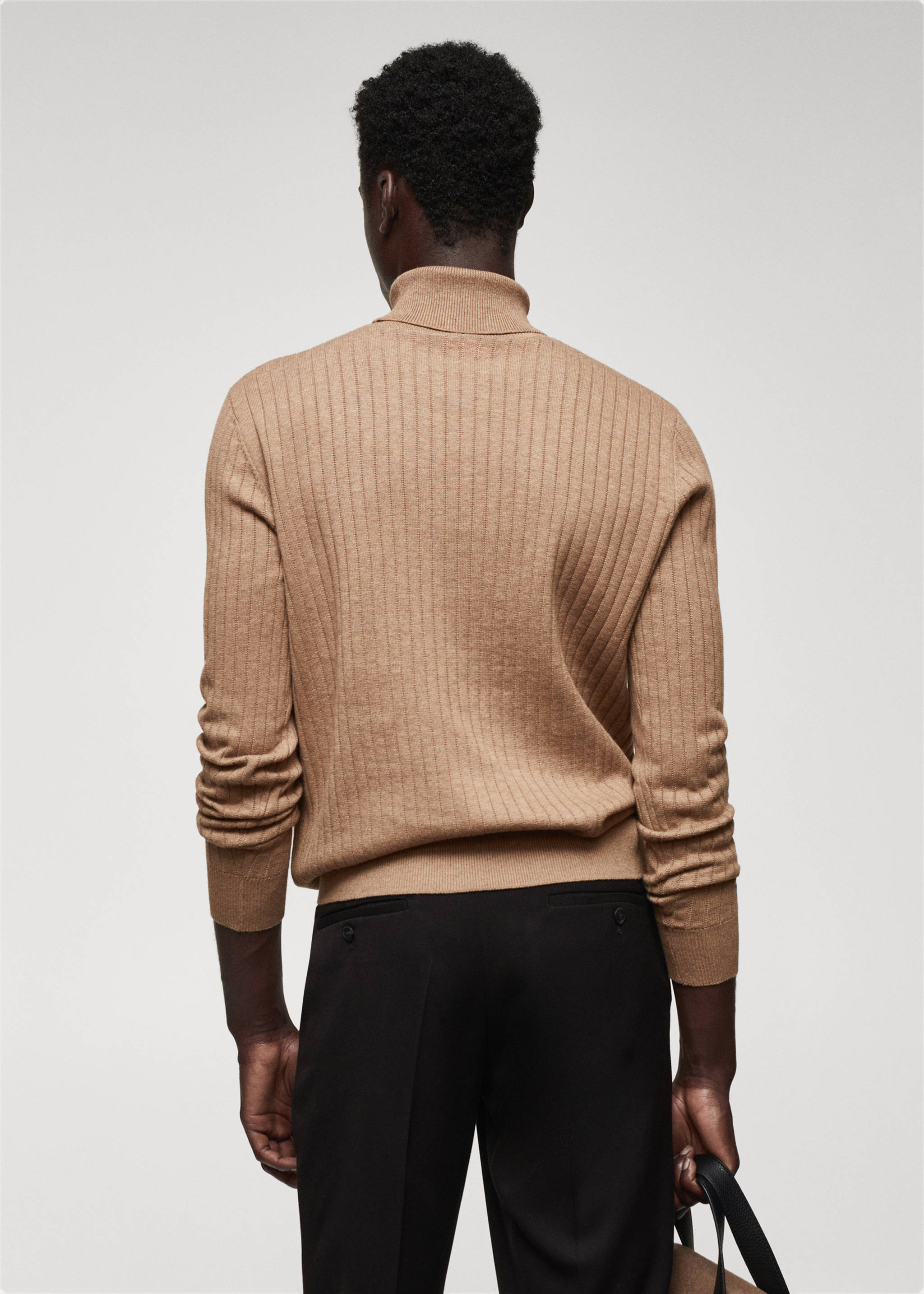 Pull-over côtelé col roulé - Verso de l’article