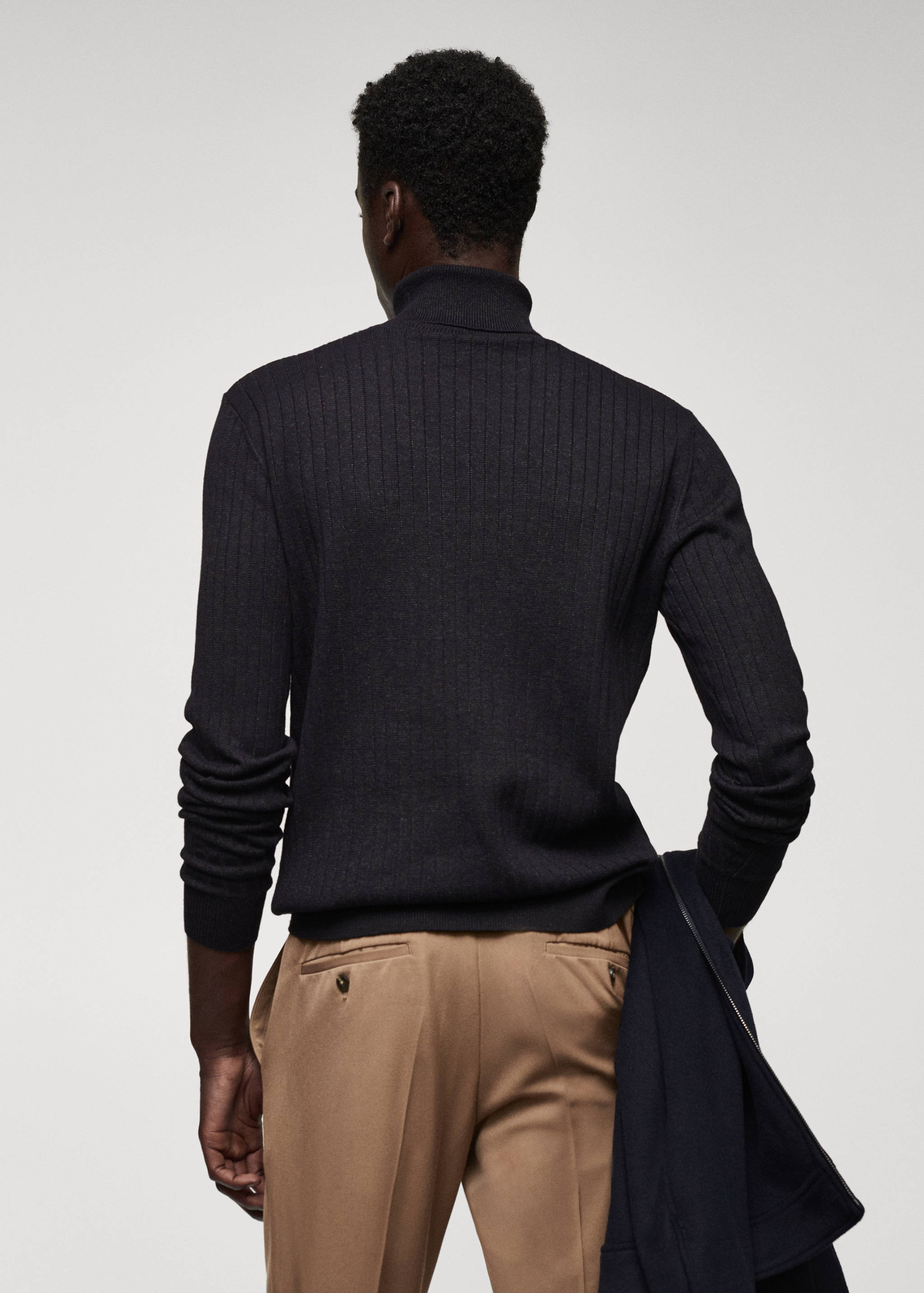 Pull-over côtelé col roulé - Verso de l’article