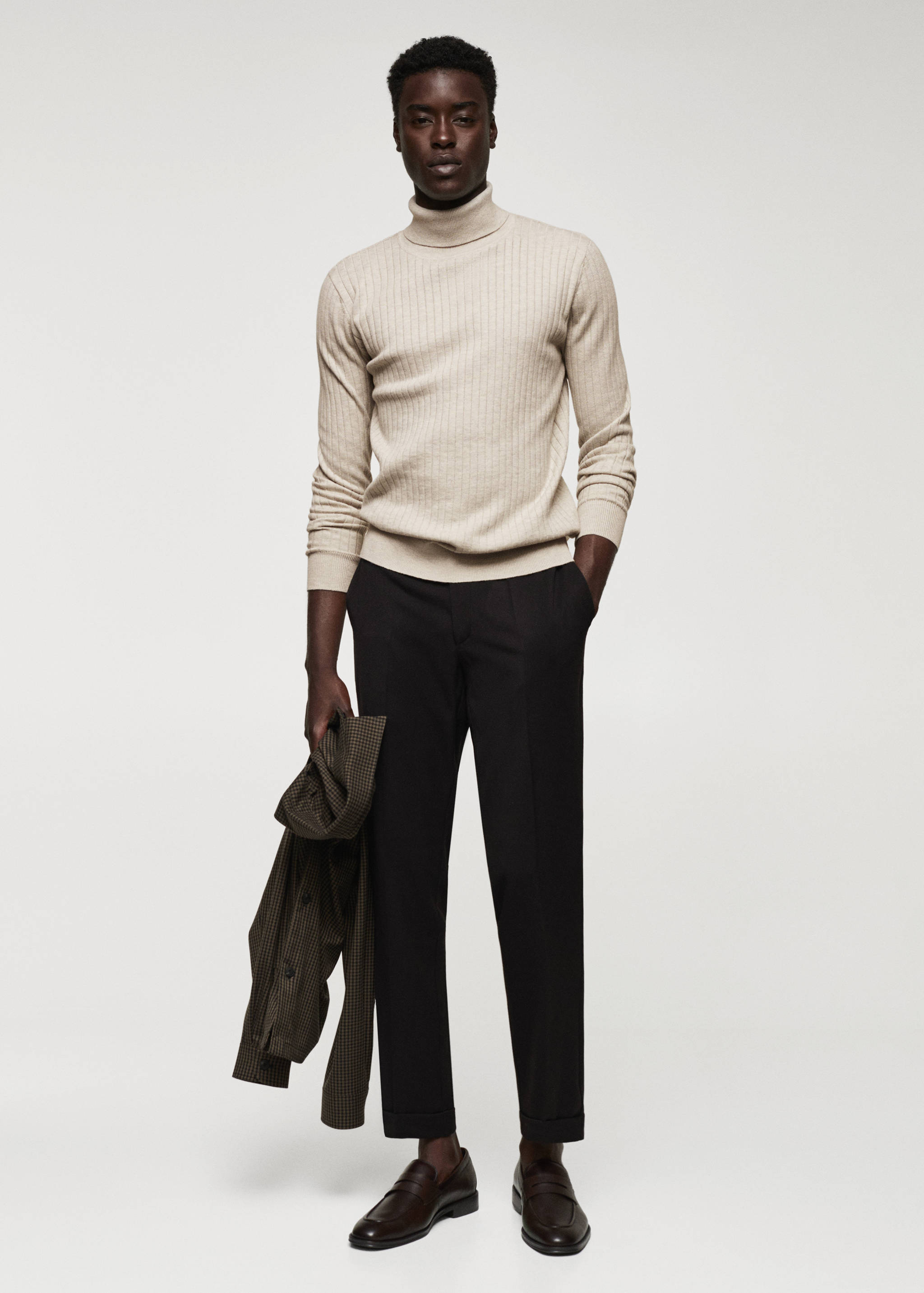 Pull-over côtelé col roulé - Plan général