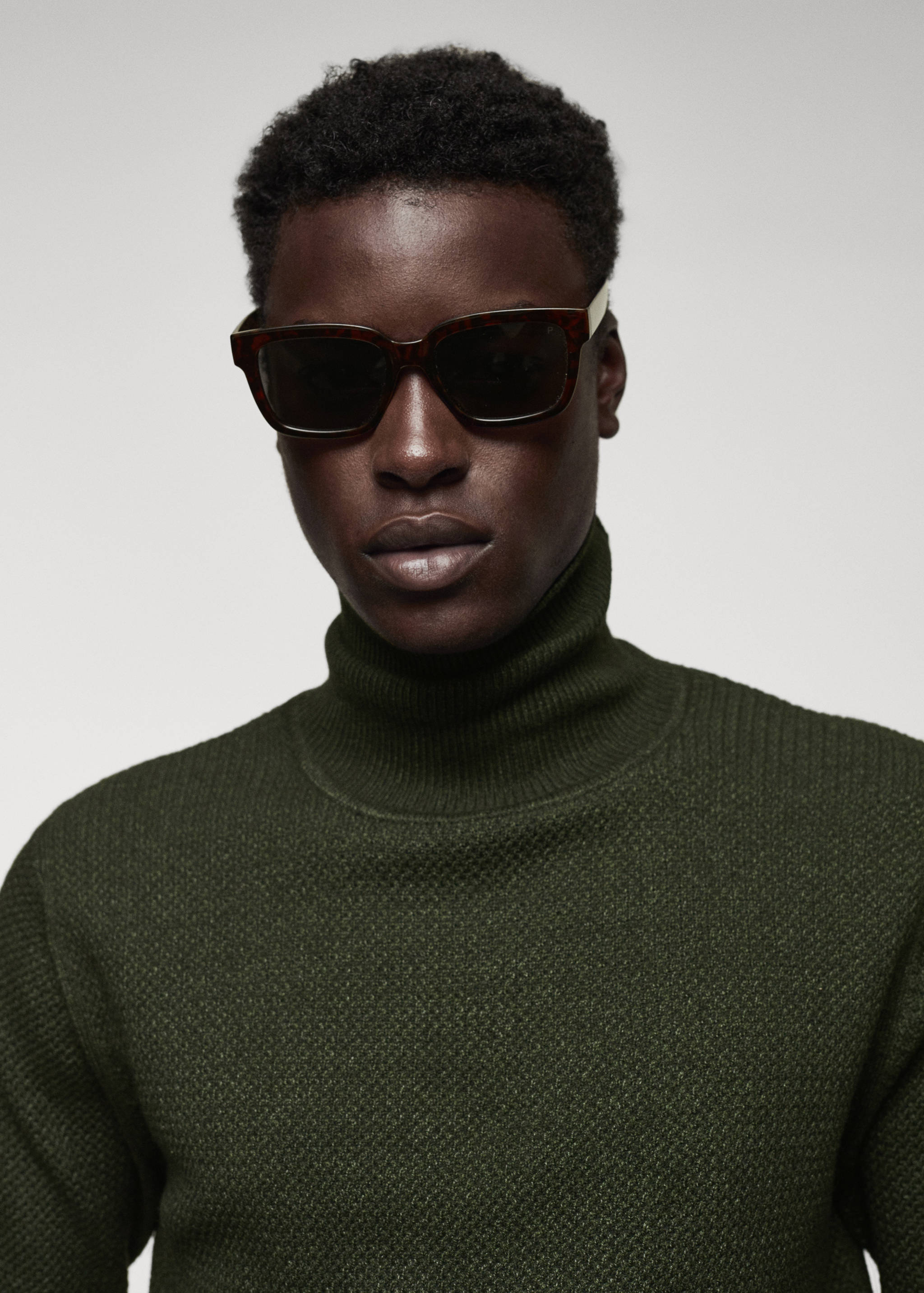 Twisted turtleneck sweater - Details of the article 1