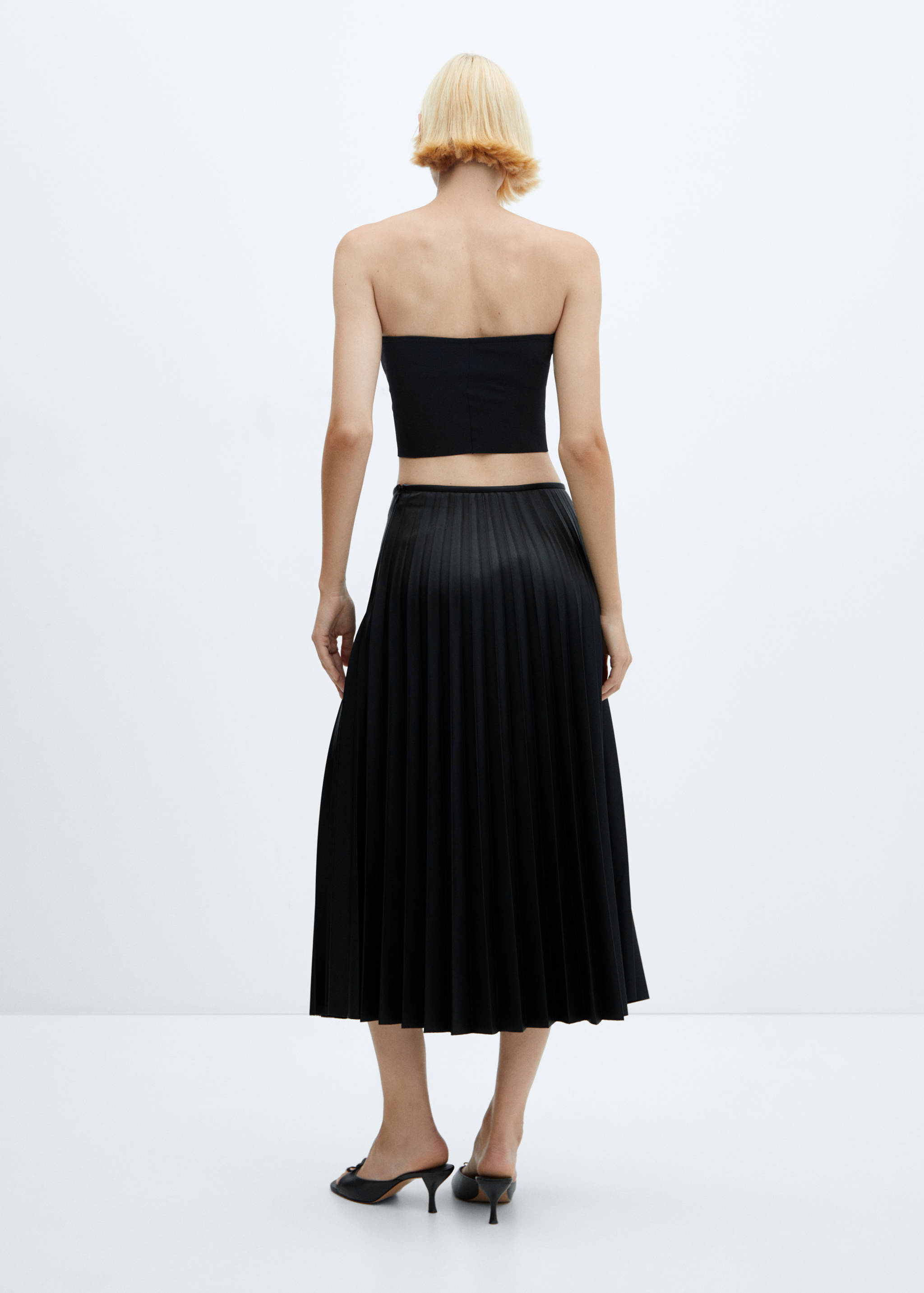 Faux-leather pleated skirt - Reverse of the article