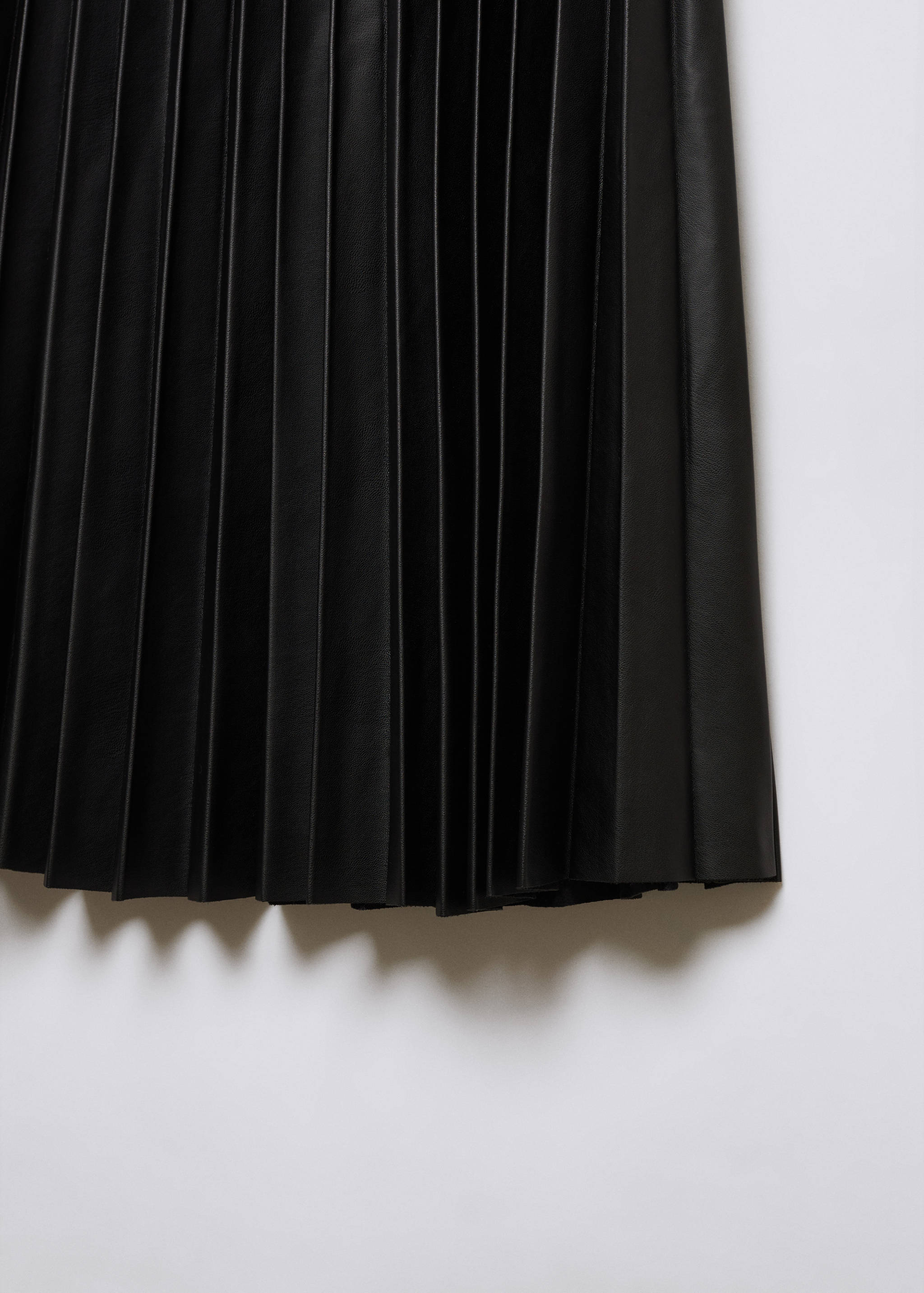 Faux-leather pleated skirt - Details of the article 8