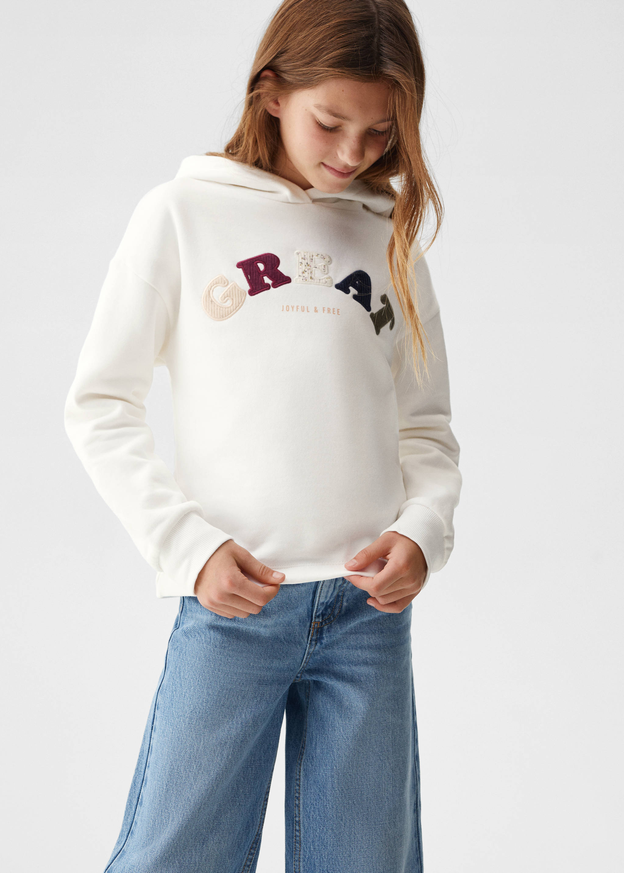 Sudadera mensaje bordado - Plano medio