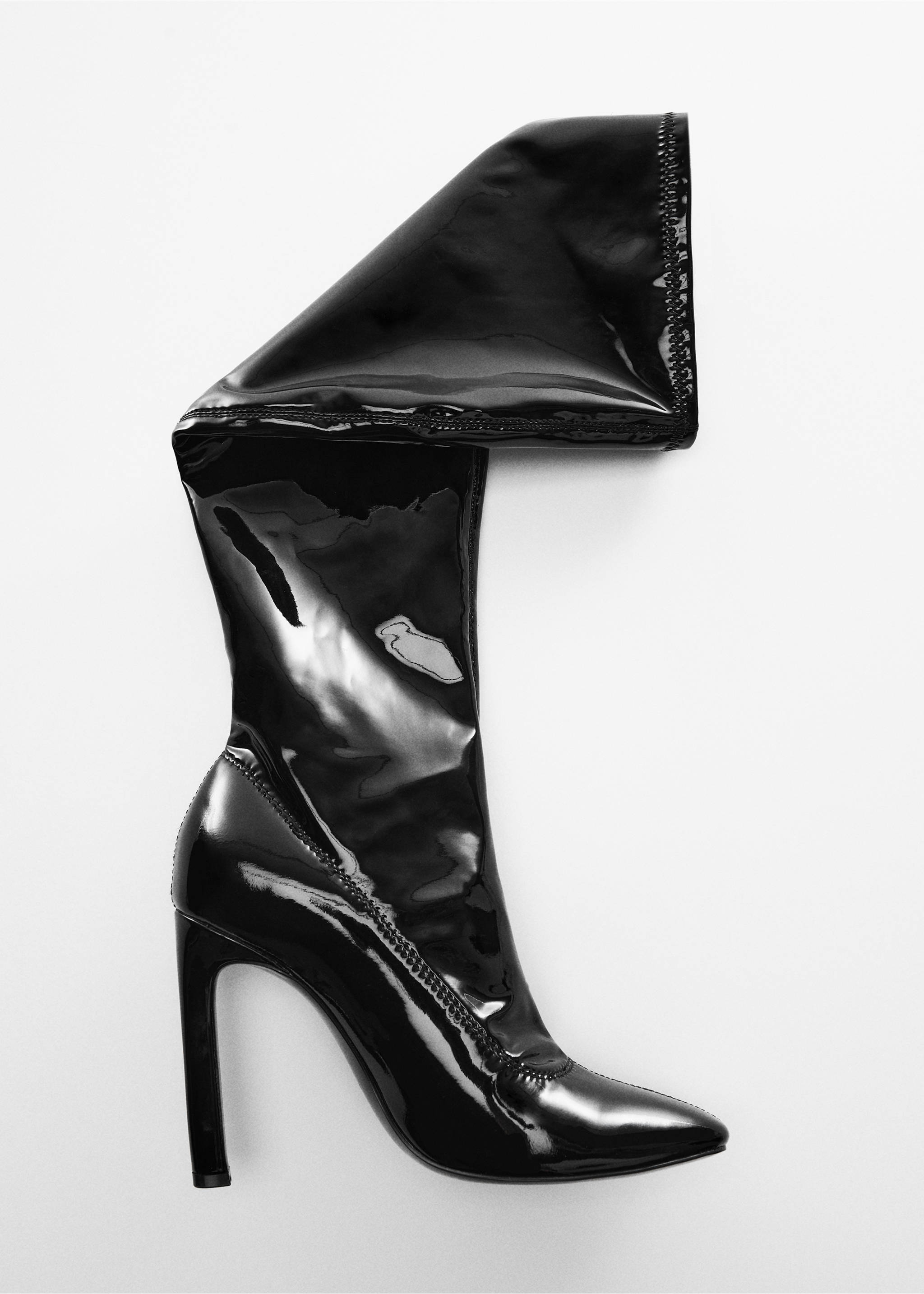 Patent leather-effect heeled boots - Details of the article 5, Black. Ref: 57027713-00.